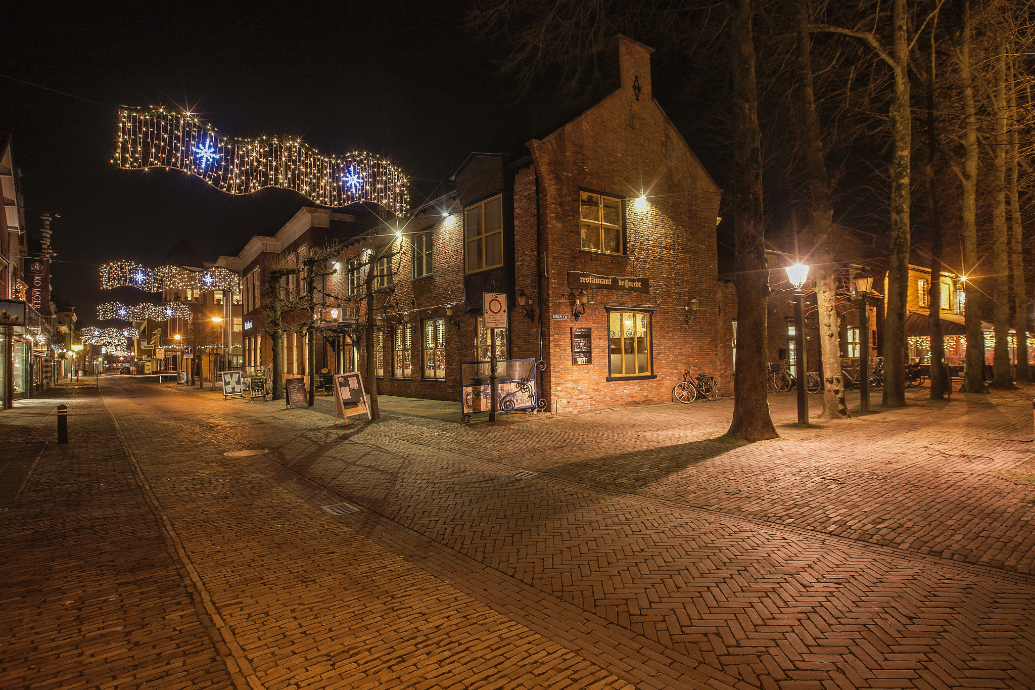 Sigma 17-35mm f/2.8-4 EX DG Aspherical HSM sample photo. De kerstsfeer in het centrum van putten photography