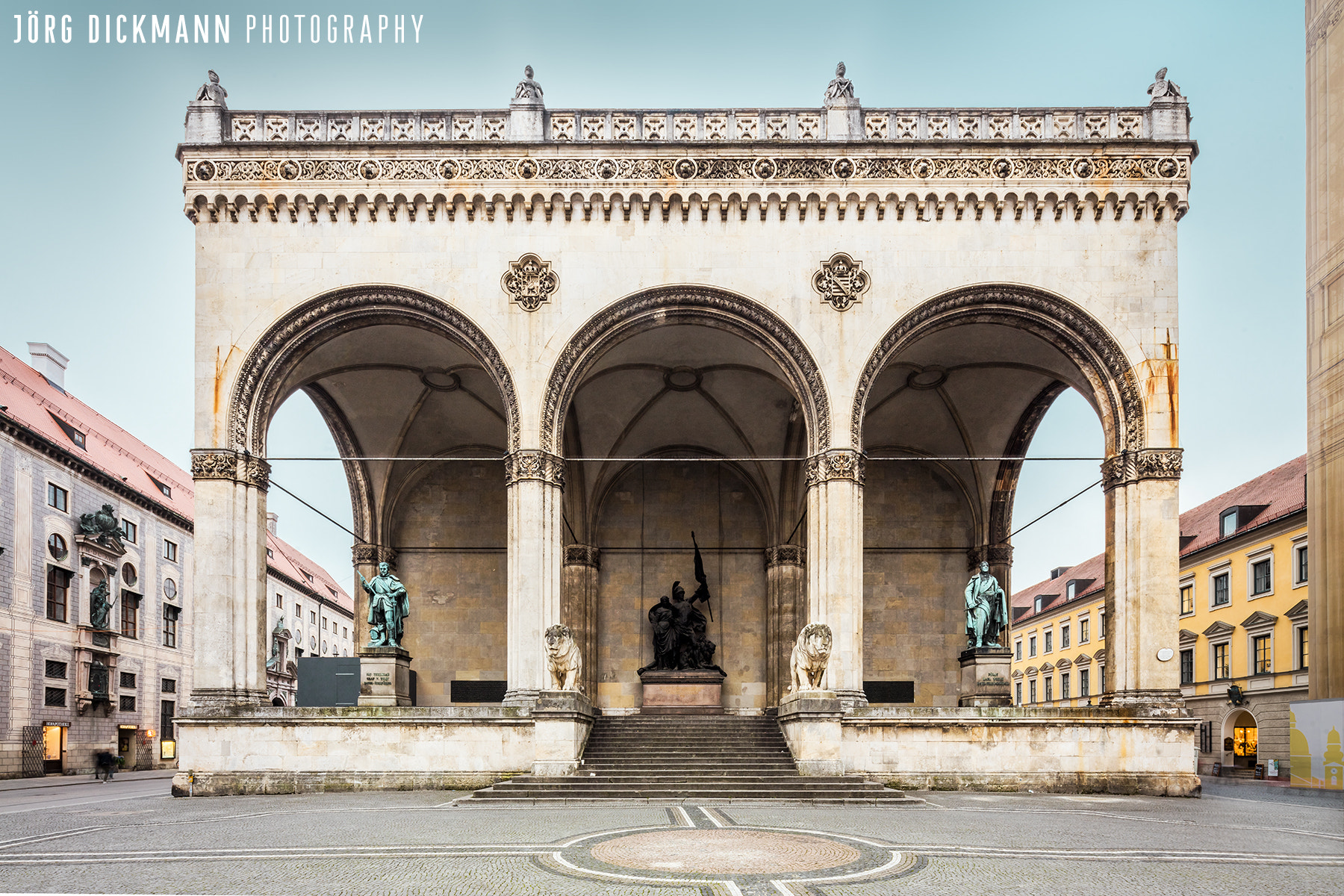 Canon EOS 5DS R + Canon TS-E 17mm F4L Tilt-Shift sample photo. Odeonsplatz photography