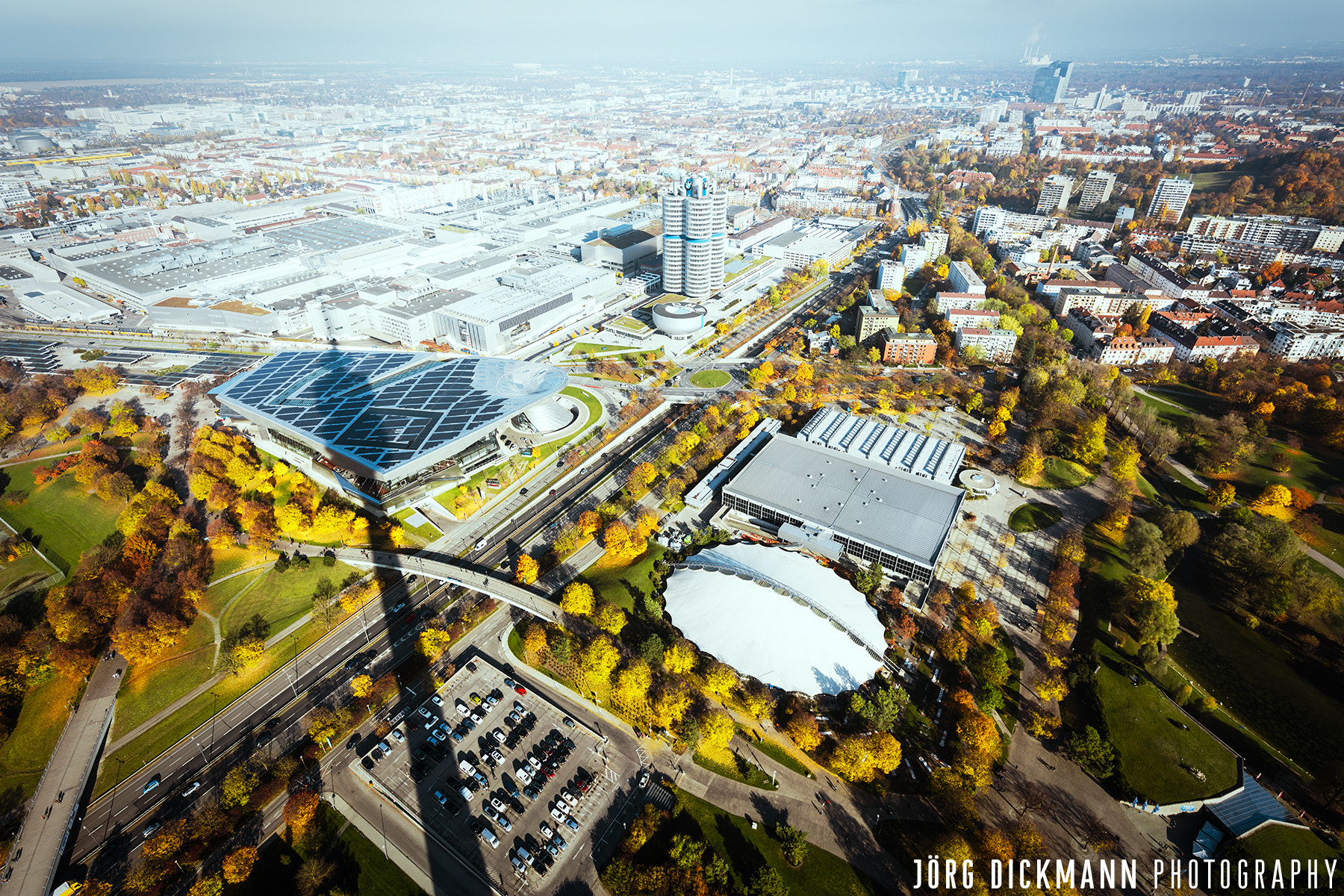 Canon EOS 5DS R + Canon TS-E 17mm F4L Tilt-Shift sample photo. Bmw city photography