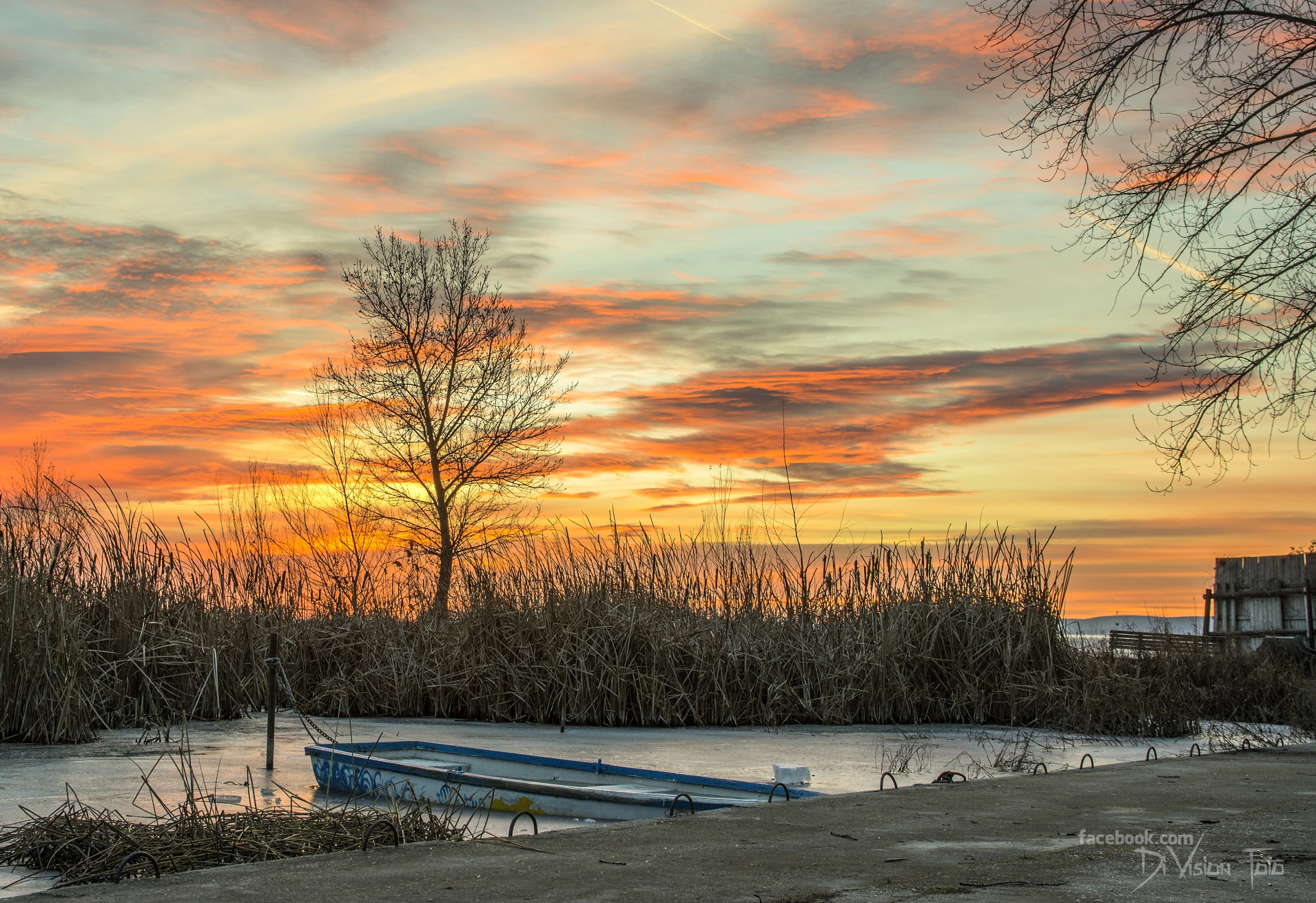 Sigma 17-70mm F2.8-4 DC Macro OS HSM | C sample photo. Frozen boat photography