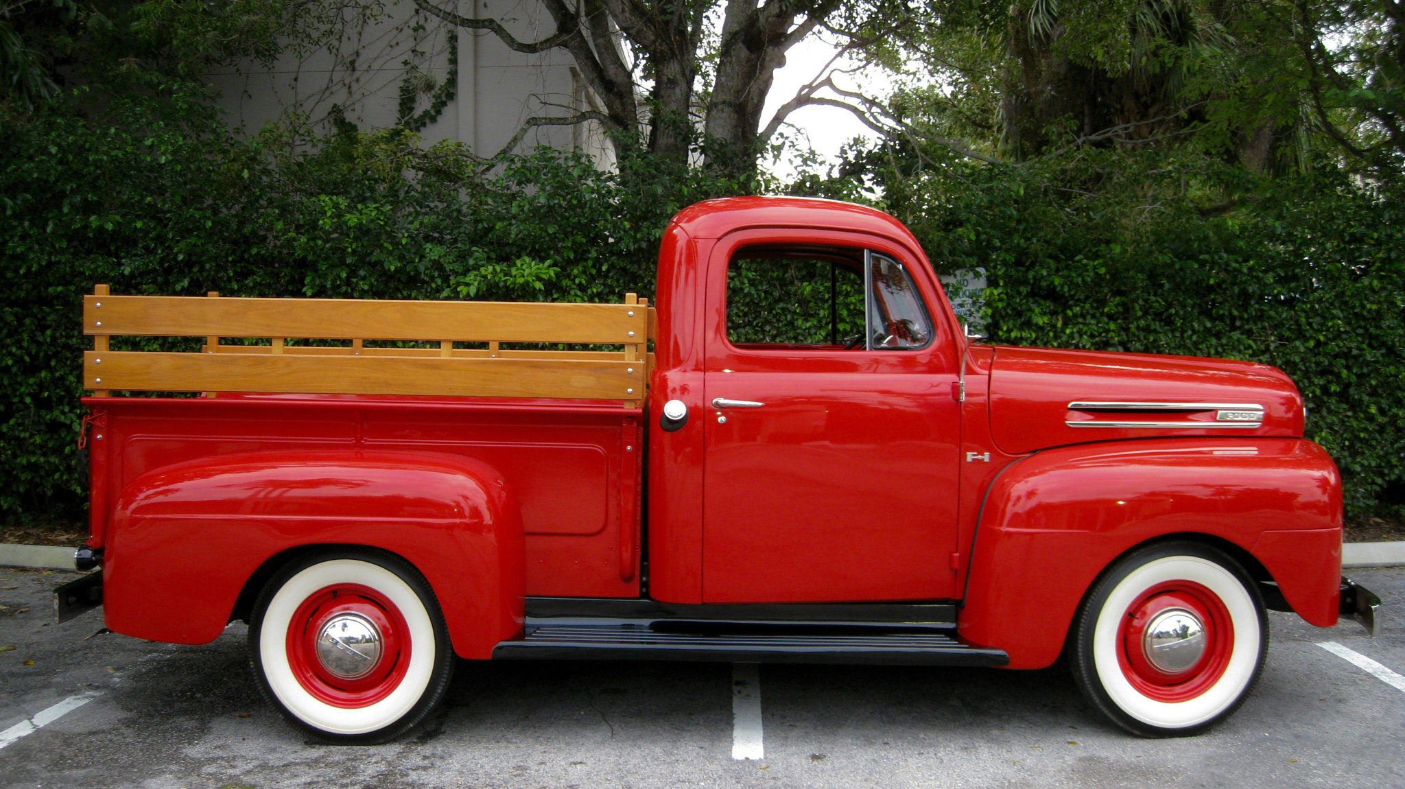Canon POWERSHOT SD950 IS sample photo. 1949 ford f-150 pick up truck restored to perfection photography