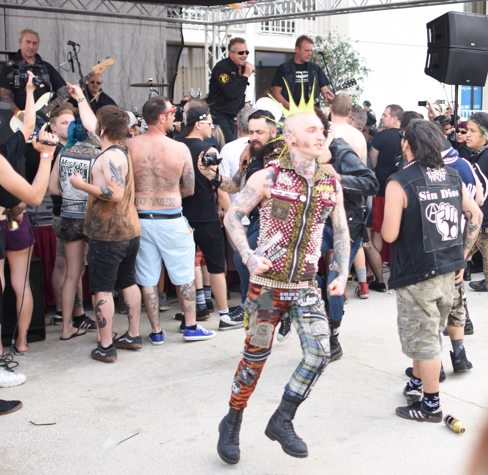 Nikon D7200 + Nikon AF-S Nikkor 24mm F1.4G ED sample photo. Punkrock bowling vegas photography