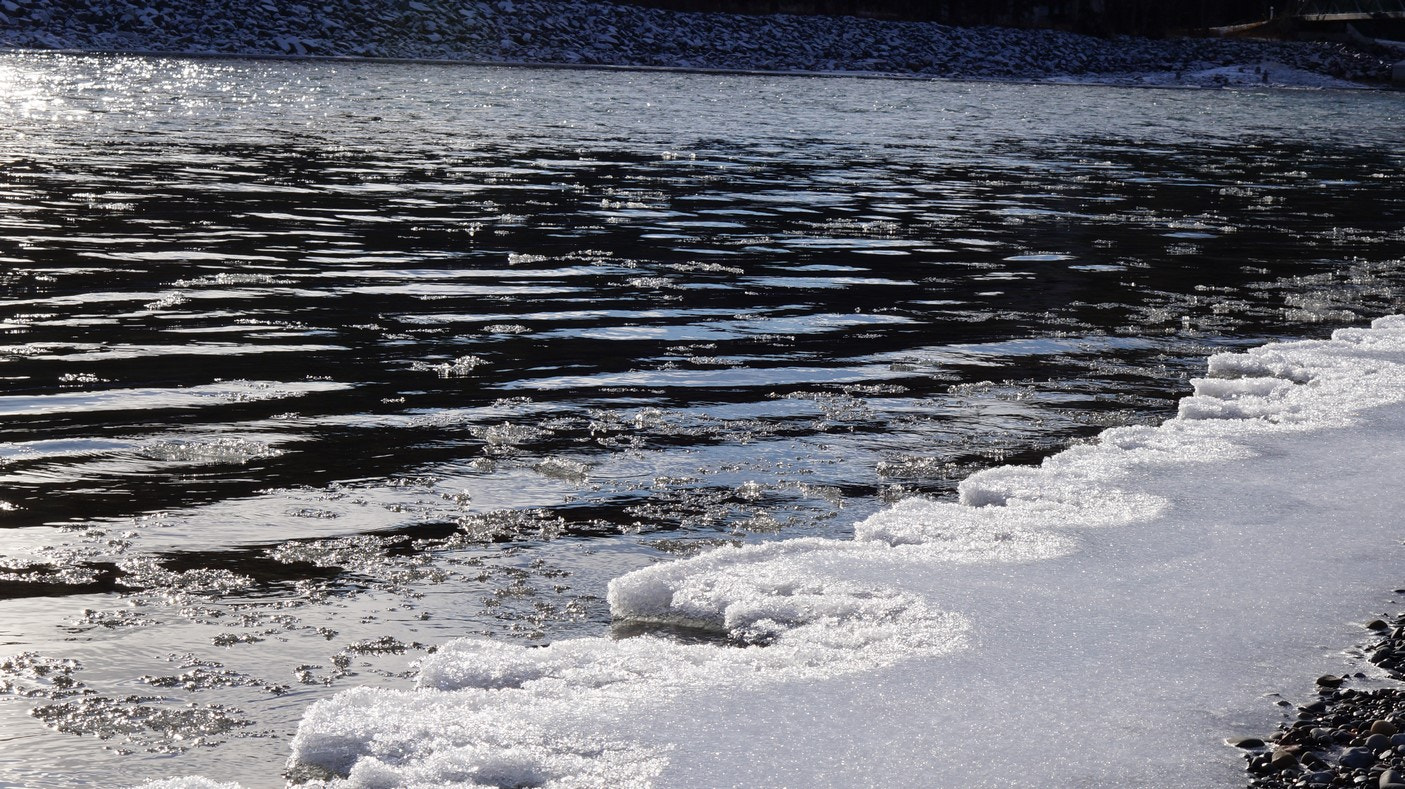 Sony Alpha NEX-3N + Sony E 50mm F1.8 OSS sample photo. Ice river photography