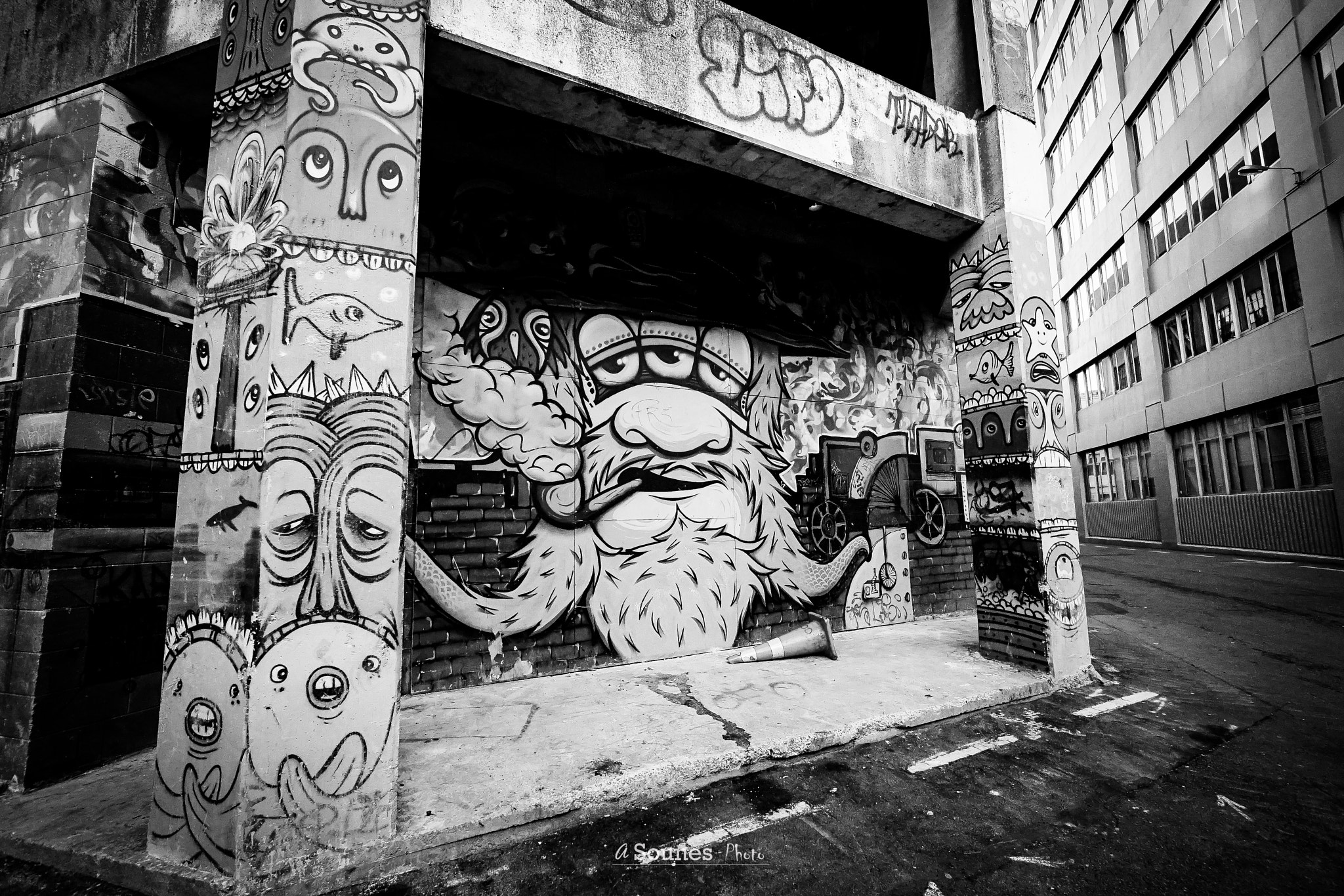 Sony a7 II + Sony E 10-18mm F4 OSS sample photo. Wellies street art photography