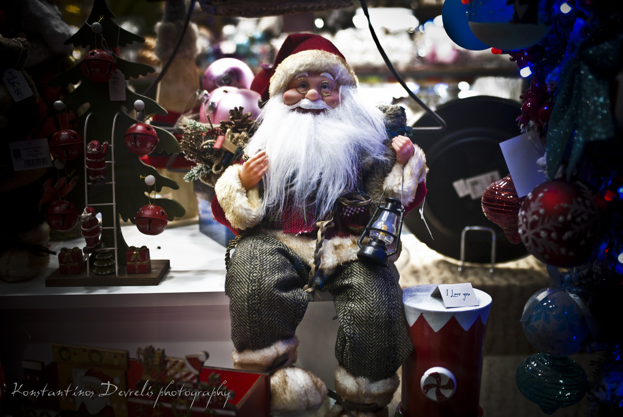 Nikon D200 + Nikon AF-S Nikkor 28-70mm F2.8 ED-IF sample photo. Santaclaus is coming to town ... photography