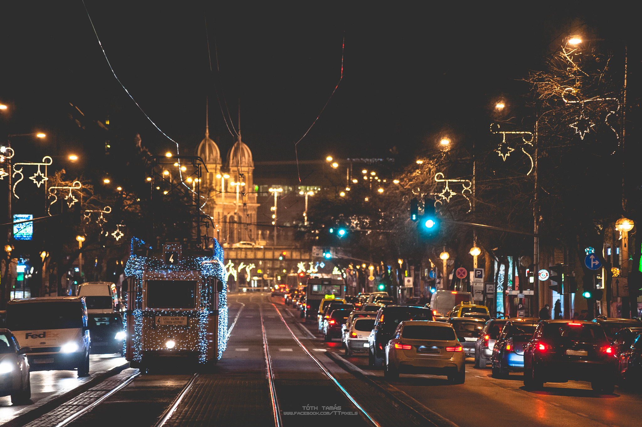 Sigma 70-300mm F4-5.6 APO DG Macro sample photo. Christmas tram again photography