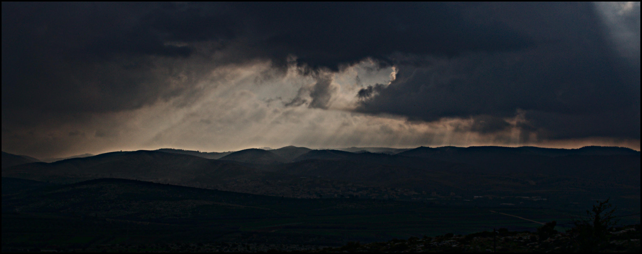 Sony Alpha NEX-5N + Sigma 30mm F2.8 EX DN sample photo. Stormy weather photography