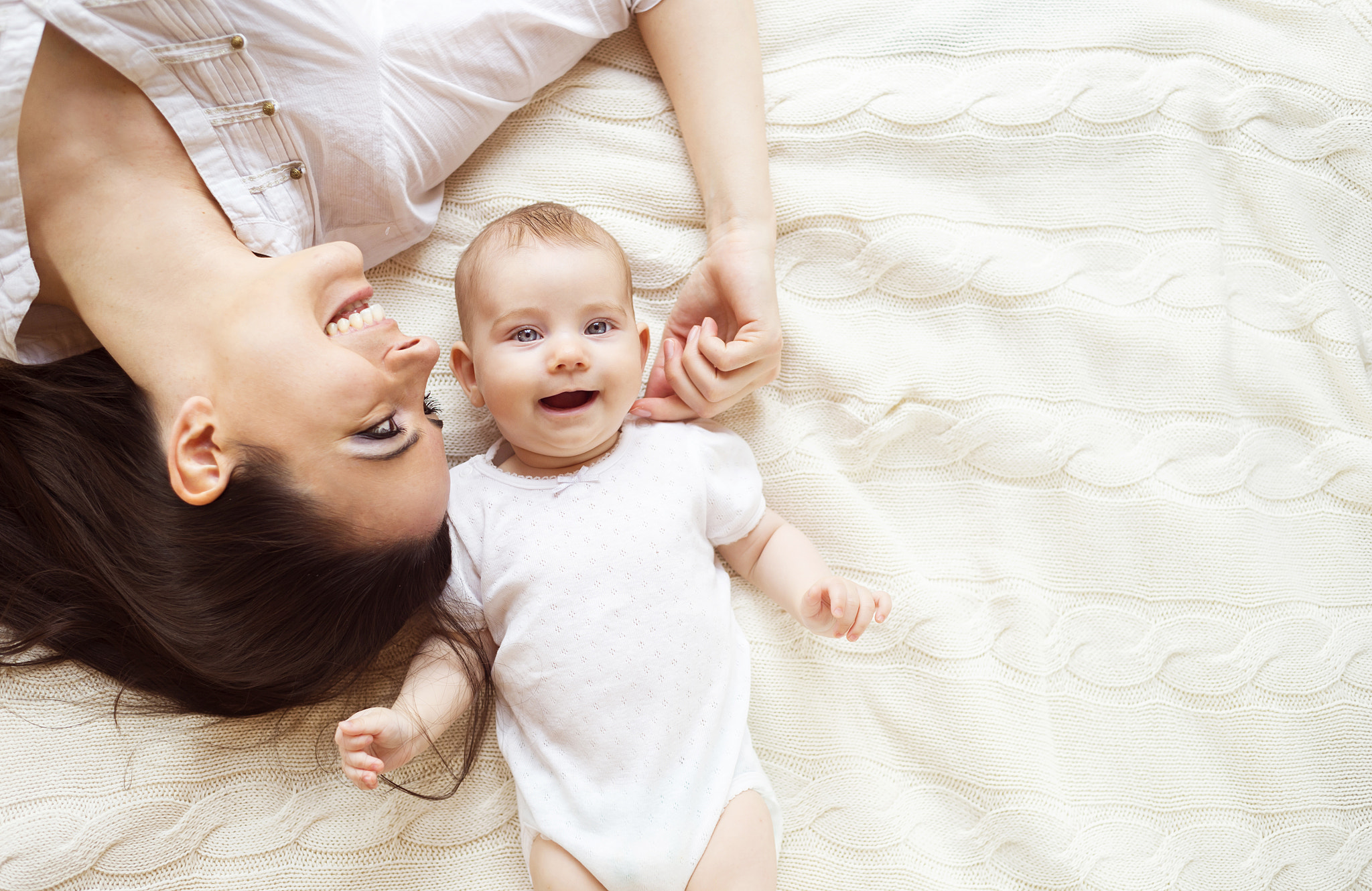 Nikon D4S + Nikon AF Nikkor 50mm F1.8D sample photo. Little baby girl and her mother photography