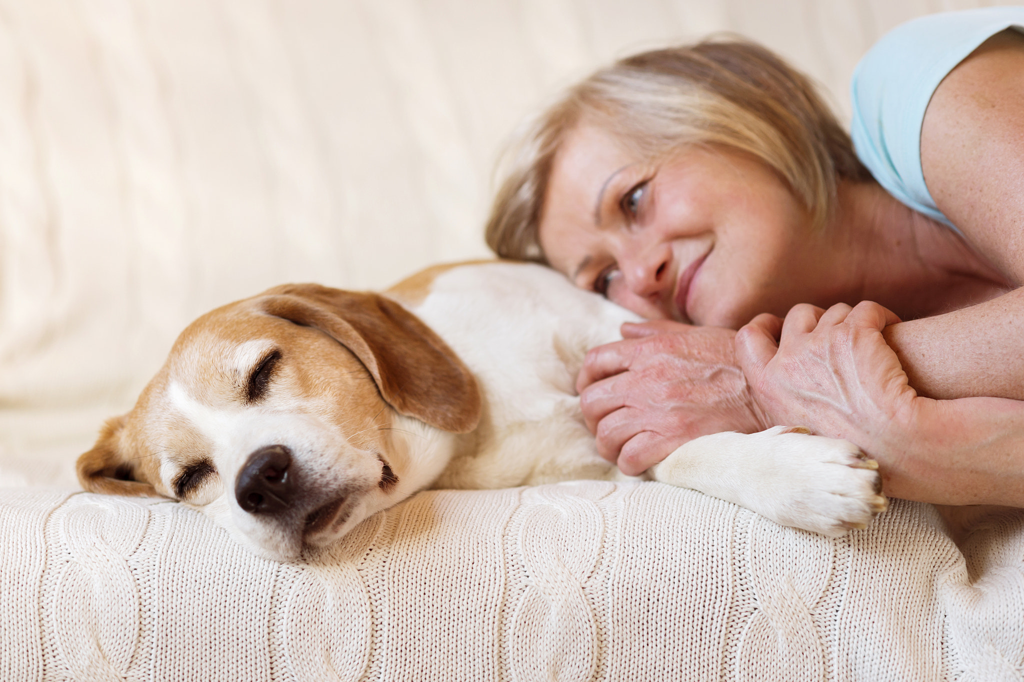 Nikon D4S + Nikon AF Nikkor 85mm F1.8D sample photo. Senior woman and dog photography