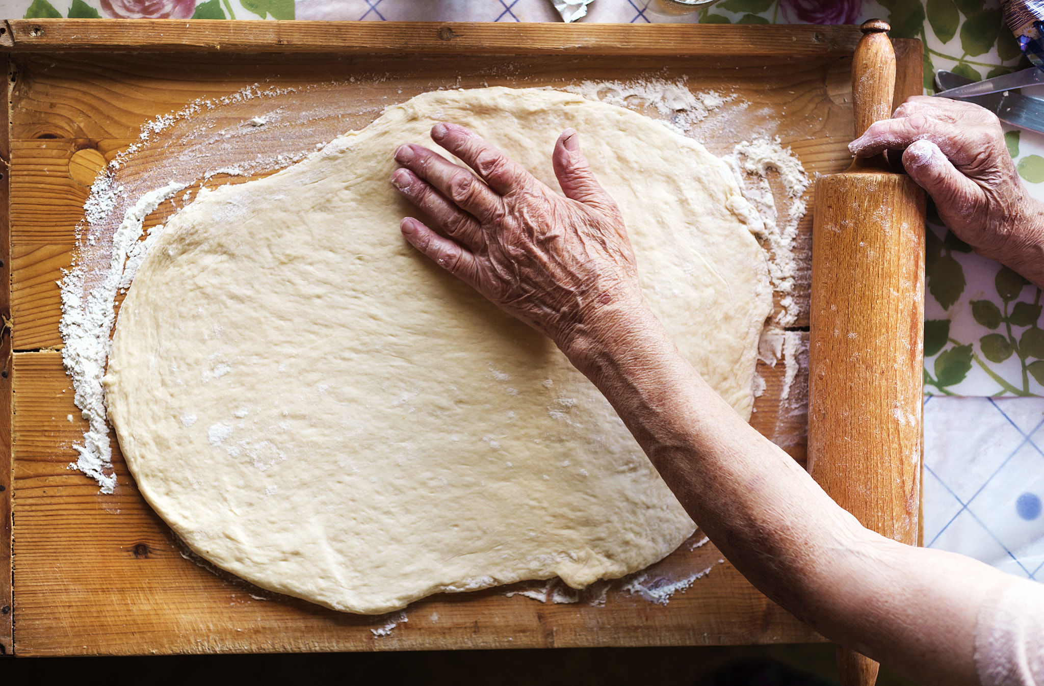 Nikon D4S + Nikon AF Nikkor 50mm F1.8D sample photo. Senior woman baking photography