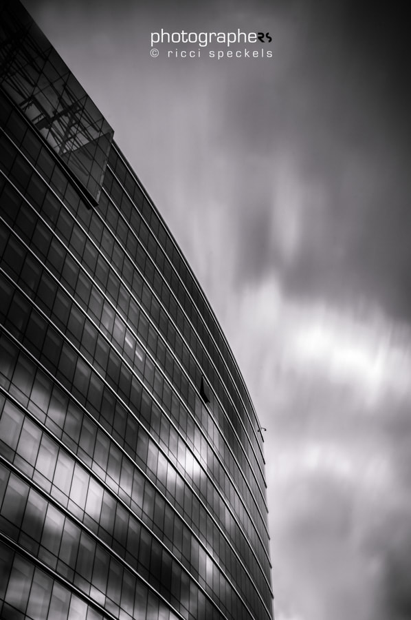 Nikon AF-S Nikkor 14-24mm F2.8G ED sample photo. Sky-building photography