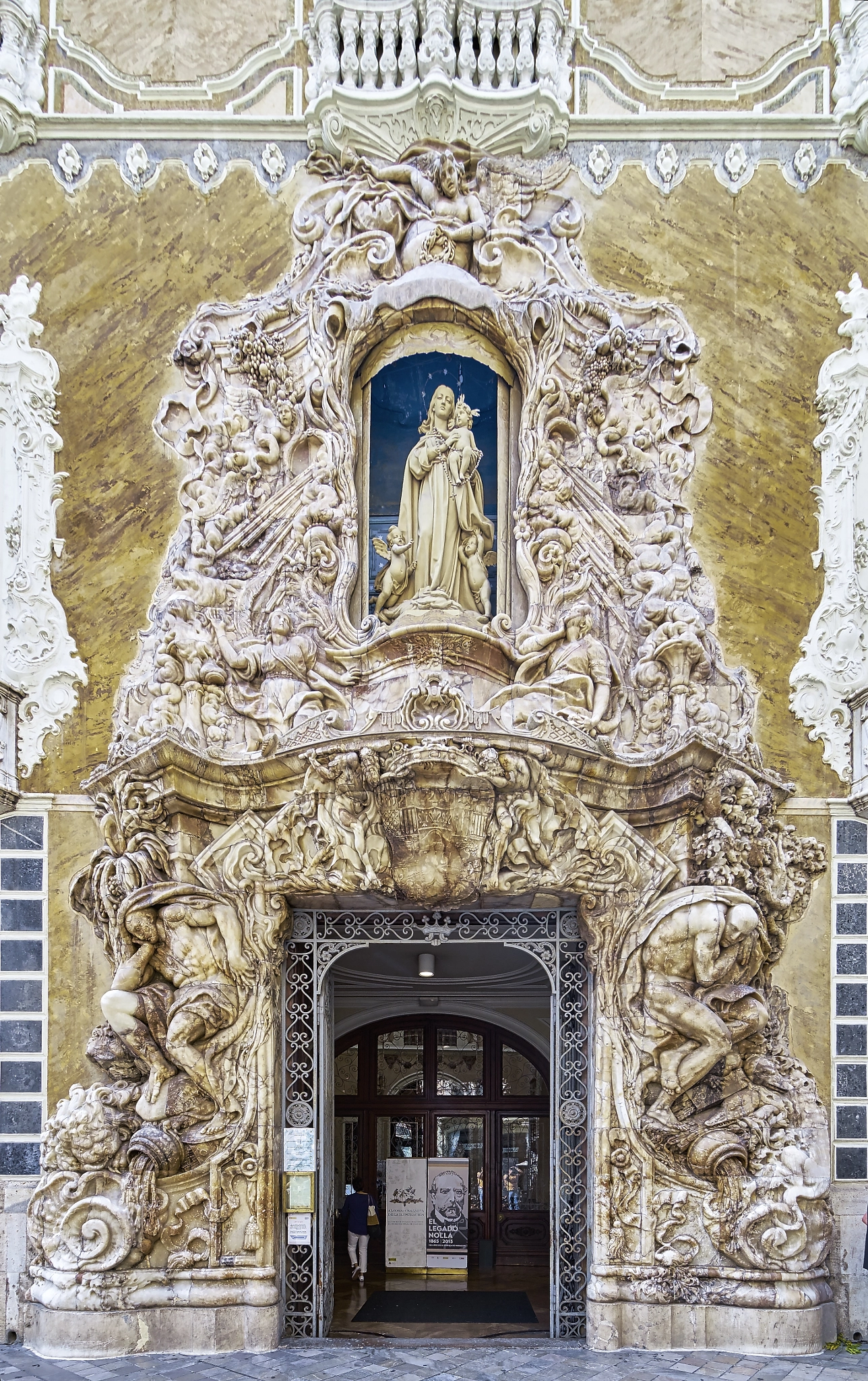 Fujifilm X-T1 + Tokina AT-X Pro 11-16mm F2.8 DX II sample photo. Portada del palacio del marqués de dos aguas - valencia photography