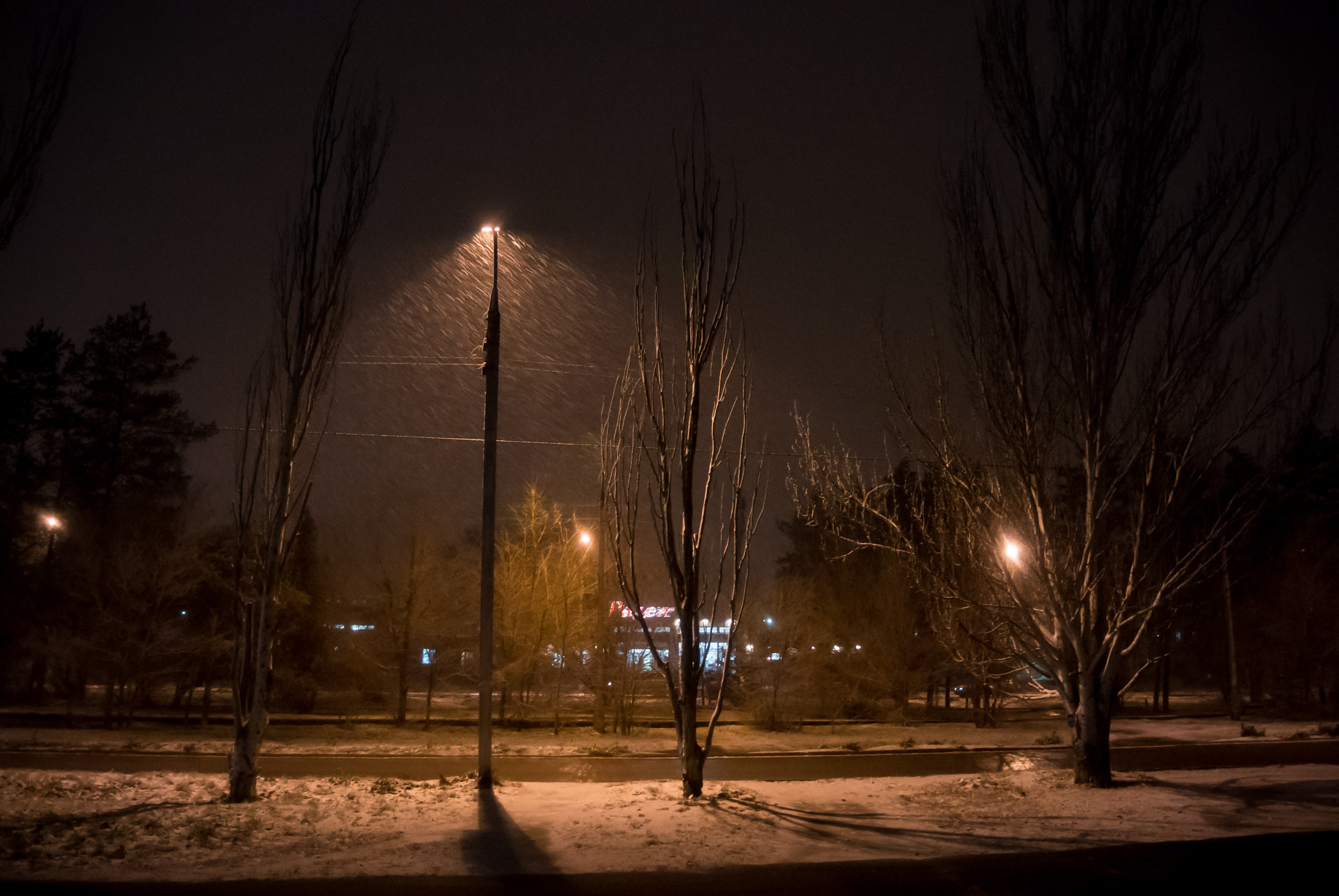 Nikon 1 Nikkor 11-27.5mm F3.5-5.6 sample photo. Nigth, street, lamp ... photography