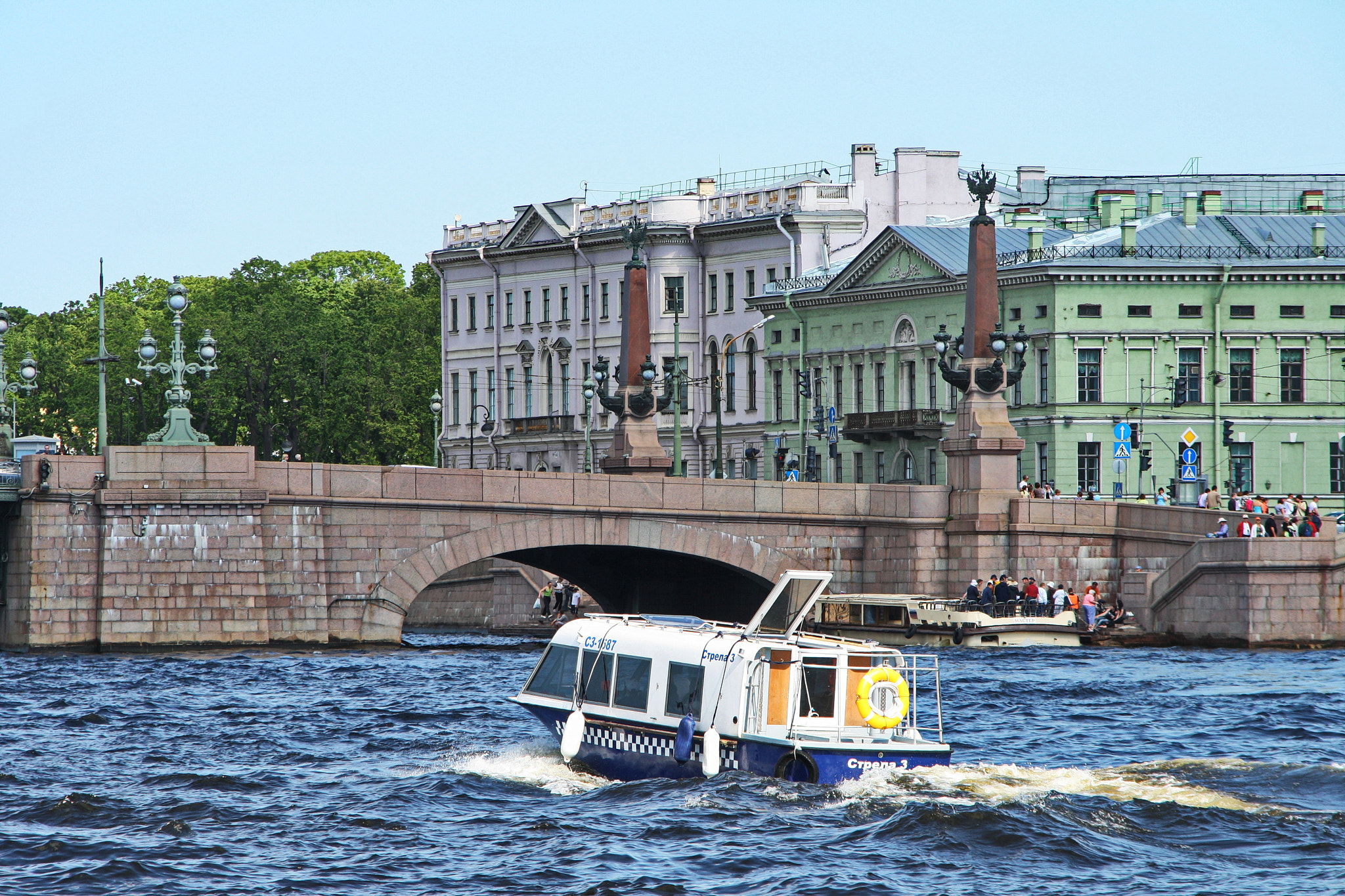 Sigma 18-125mm F3.8-5.6 DC OS HSM sample photo. Water taxi photography
