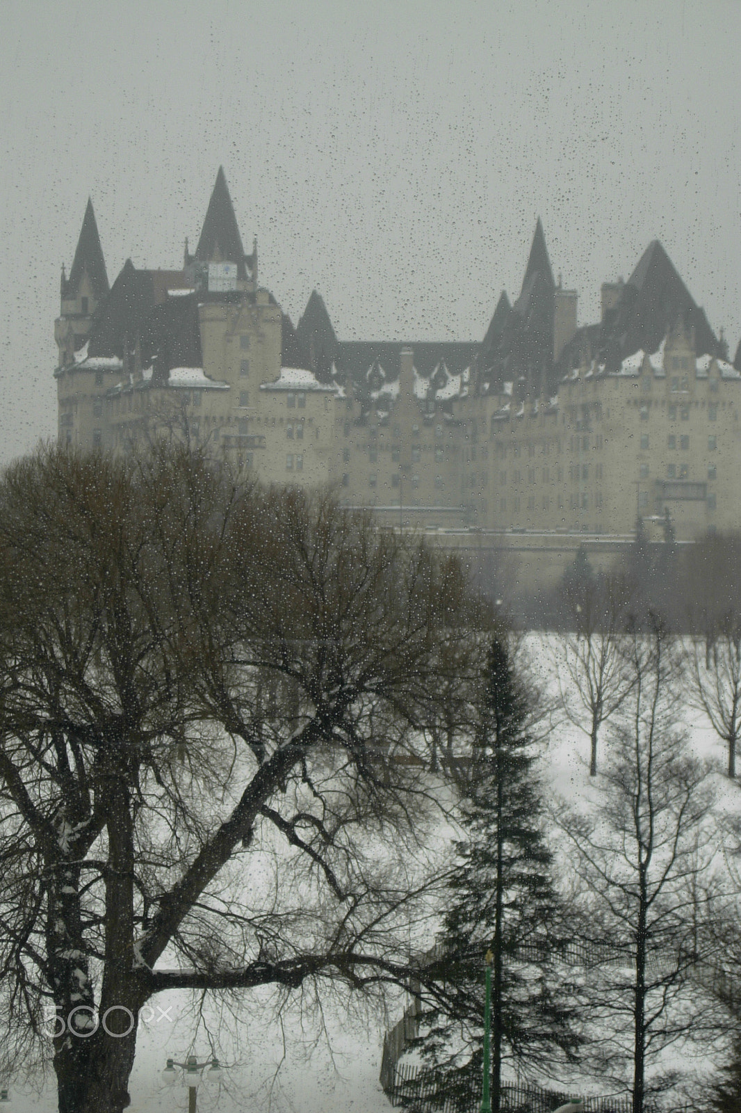 Nikon COOLPIX P4 sample photo. Chateau laurier in the rain photography