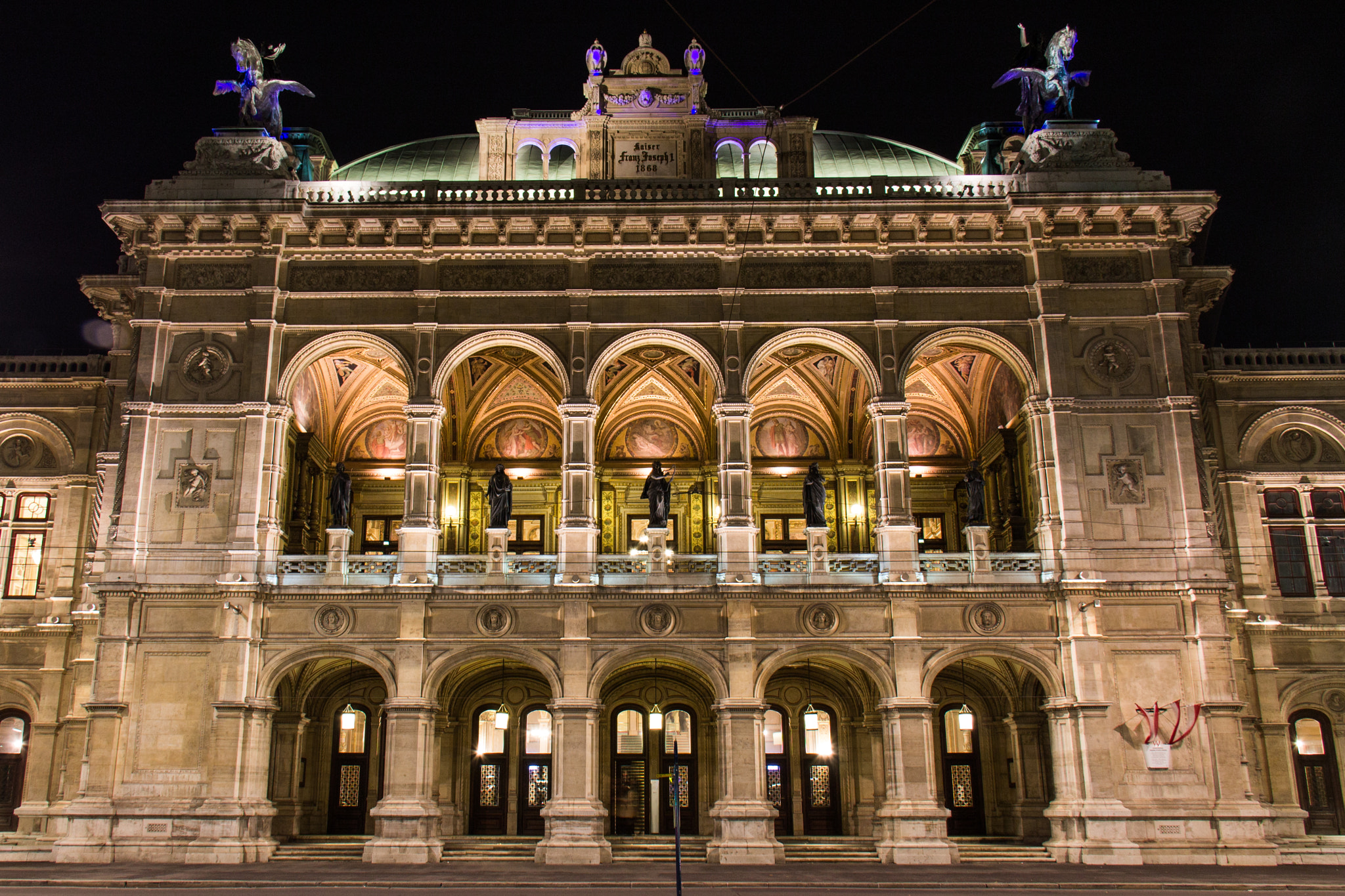 Canon EF-S 18-200mm F3.5-5.6 IS sample photo. Wiener staatsoper photography