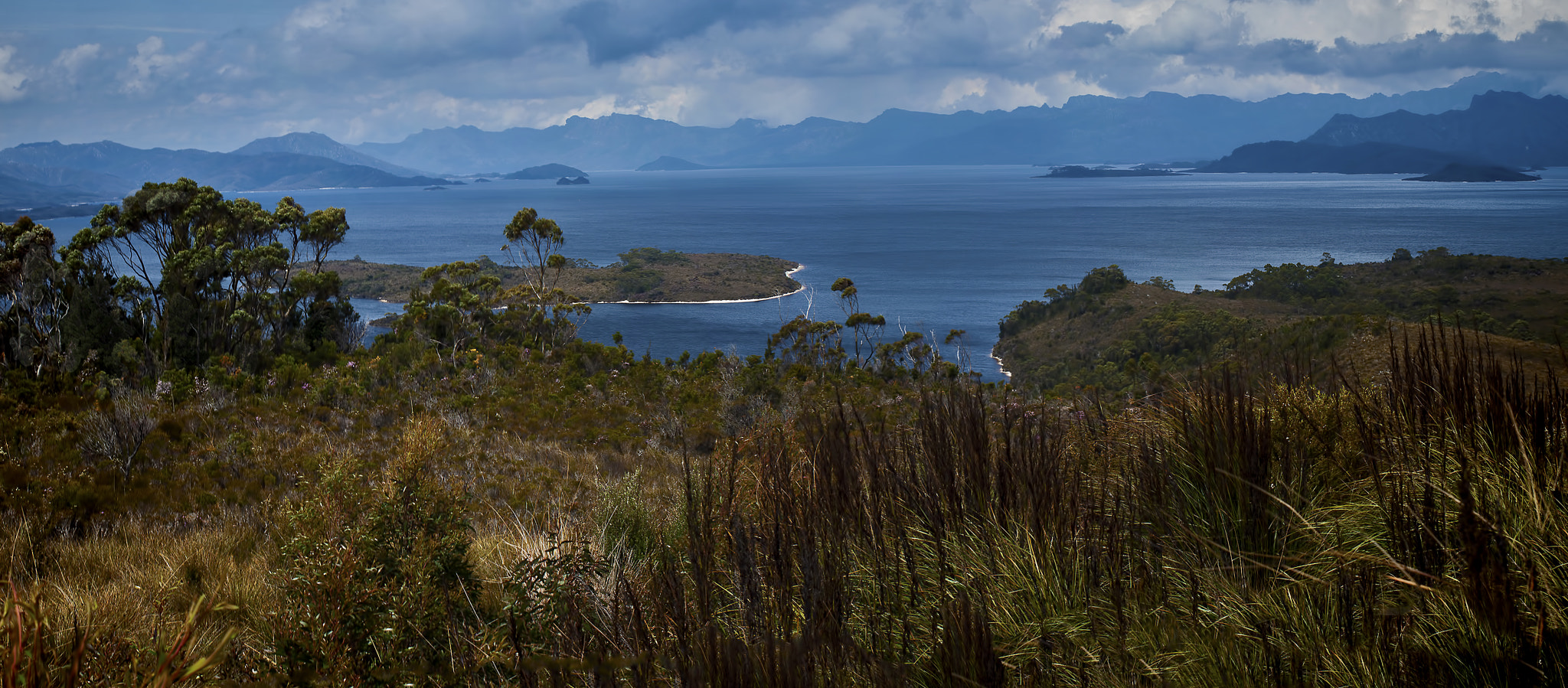 Olympus Zuiko Digital ED 40-150mm F4.0-5.6 sample photo. Lake pedder photography