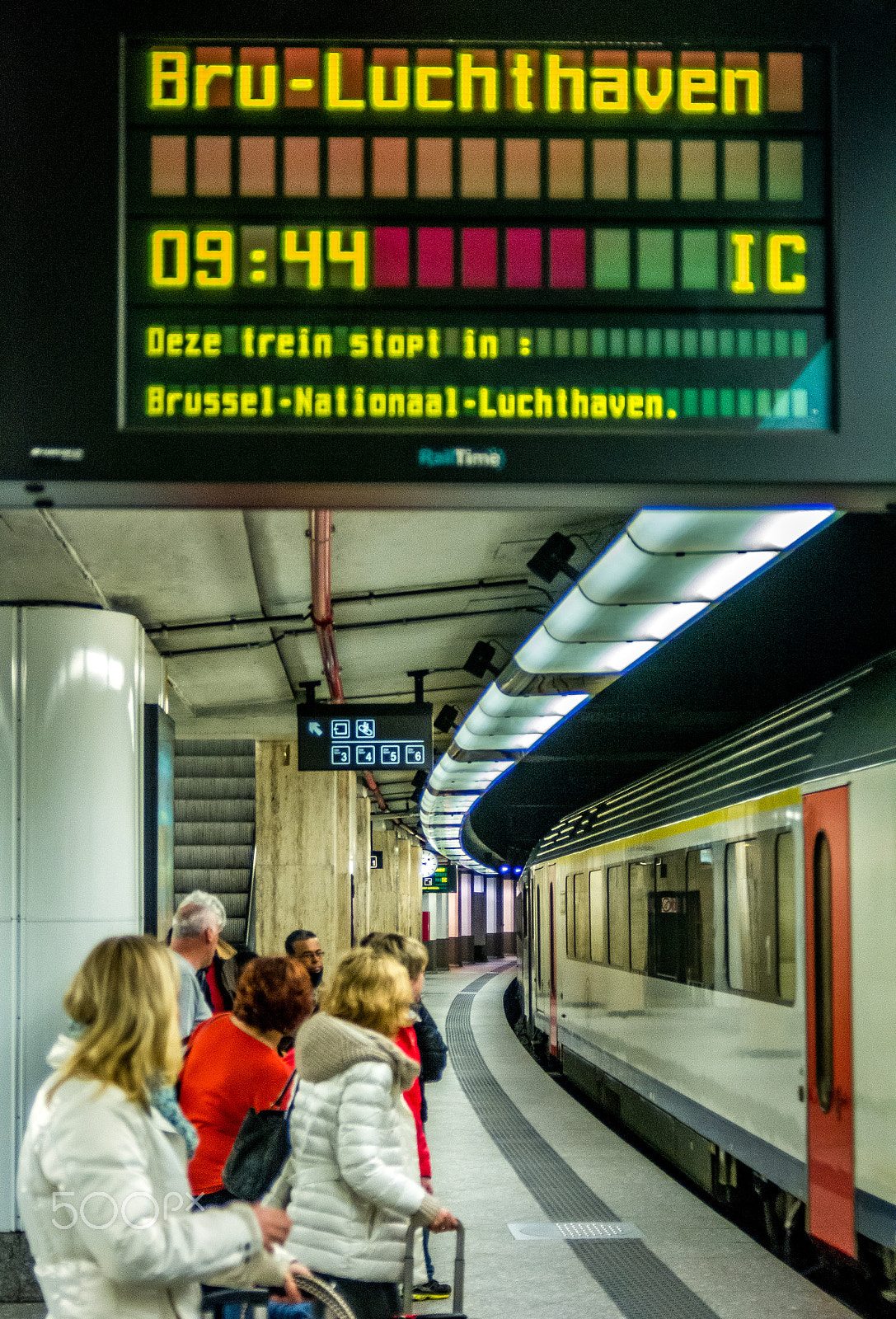 AF Zoom-Nikkor 28-80mm f/3.3-5.6G sample photo. Underground station at the international airport photography