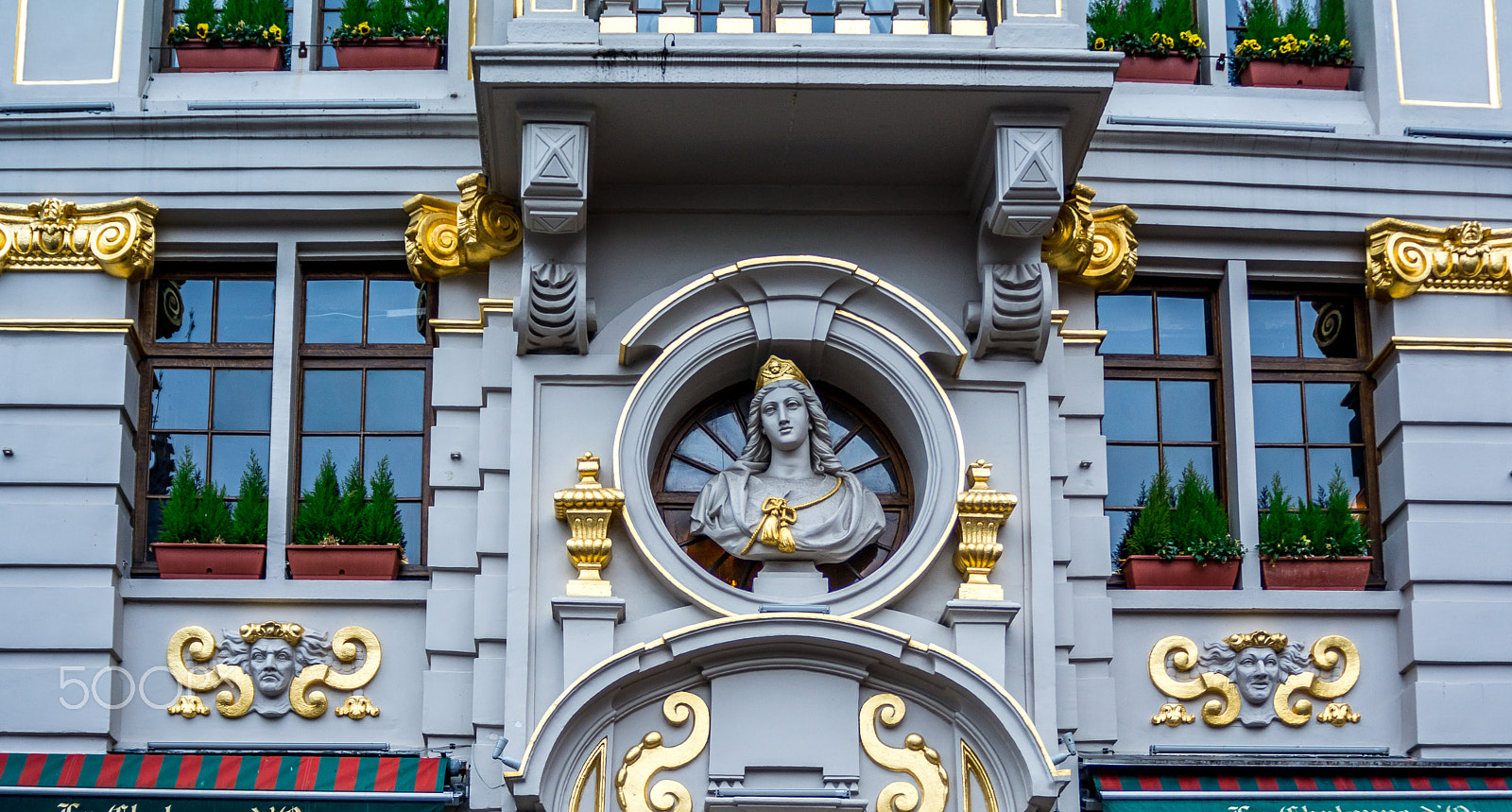 AF Zoom-Nikkor 28-80mm f/3.3-5.6G sample photo. Brussels historic building style. photography