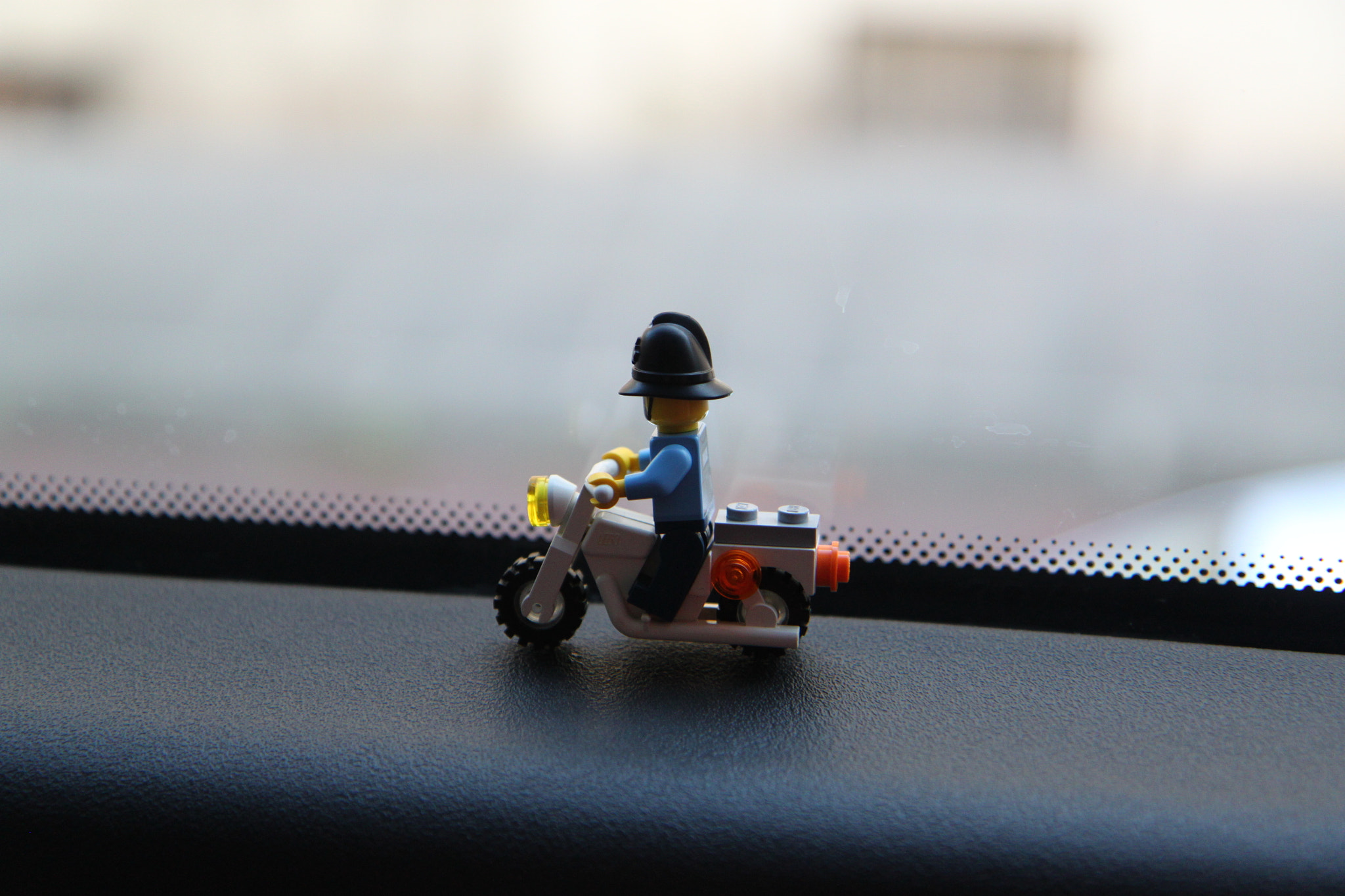 Canon EOS 500D (EOS Rebel T1i / EOS Kiss X3) sample photo. Bobby on a bus photography