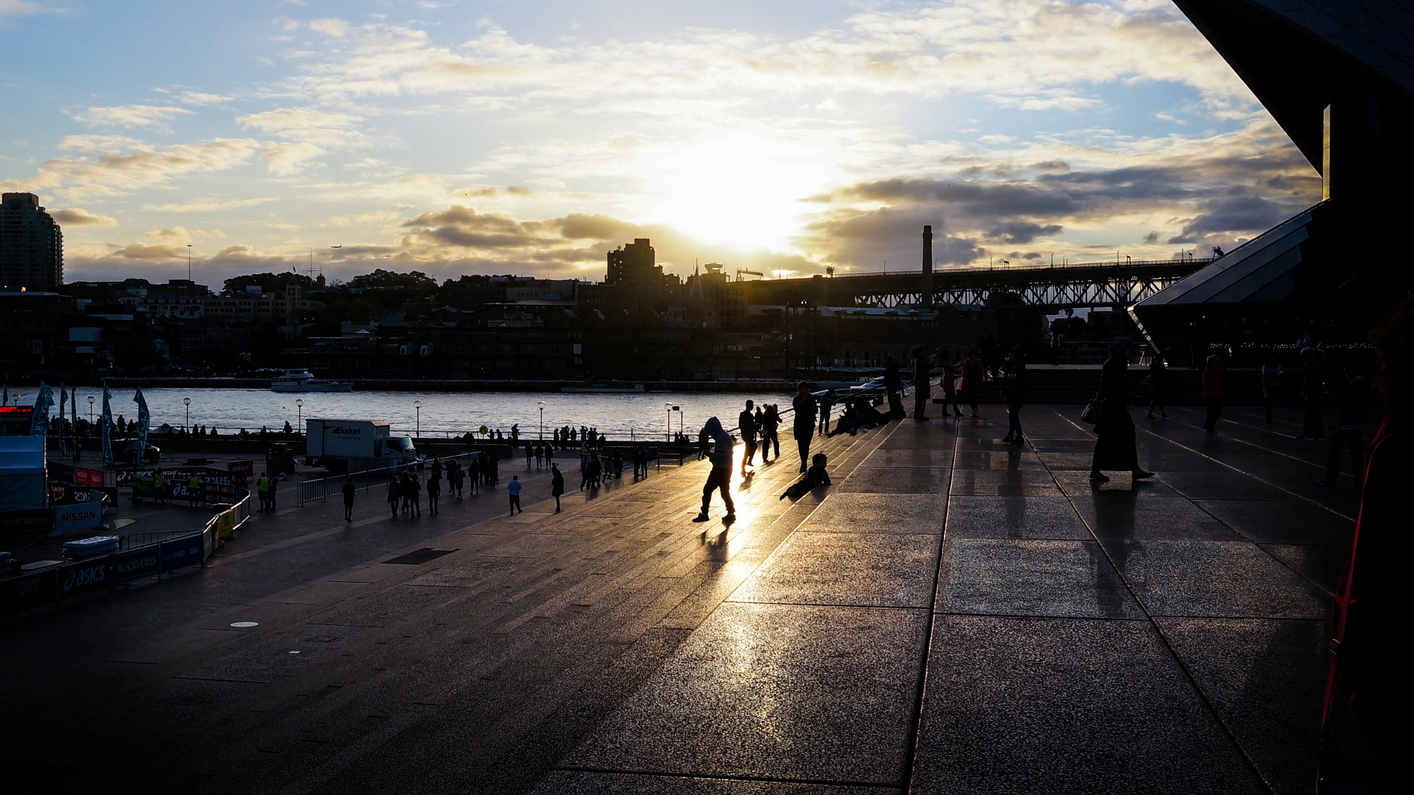 Sony Alpha NEX-5N + Sigma 19mm F2.8 EX DN sample photo. Silhouette in sydney photography