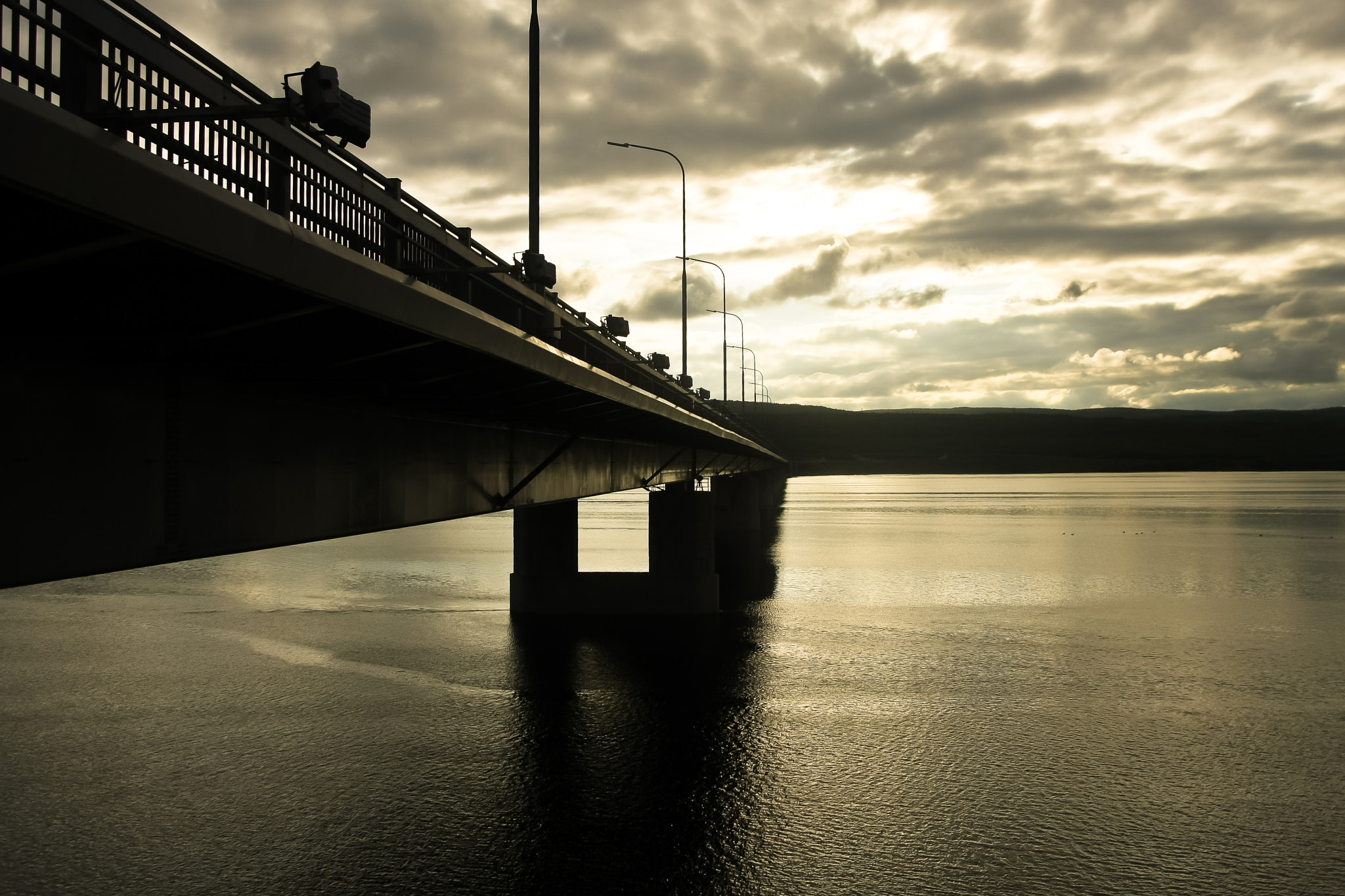 Canon EOS 40D + Sigma 20mm EX f/1.8 sample photo. Мурманск: Мост над заливом photography