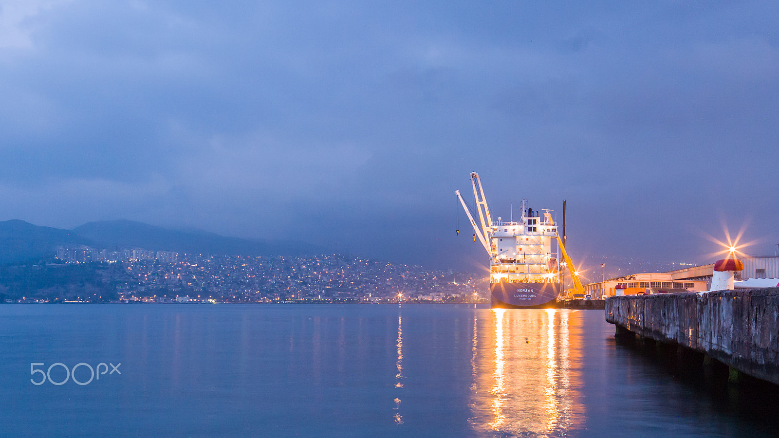 Hasselblad H3DII-39 + HCD 28 sample photo. Izmir harbour, turkey photography