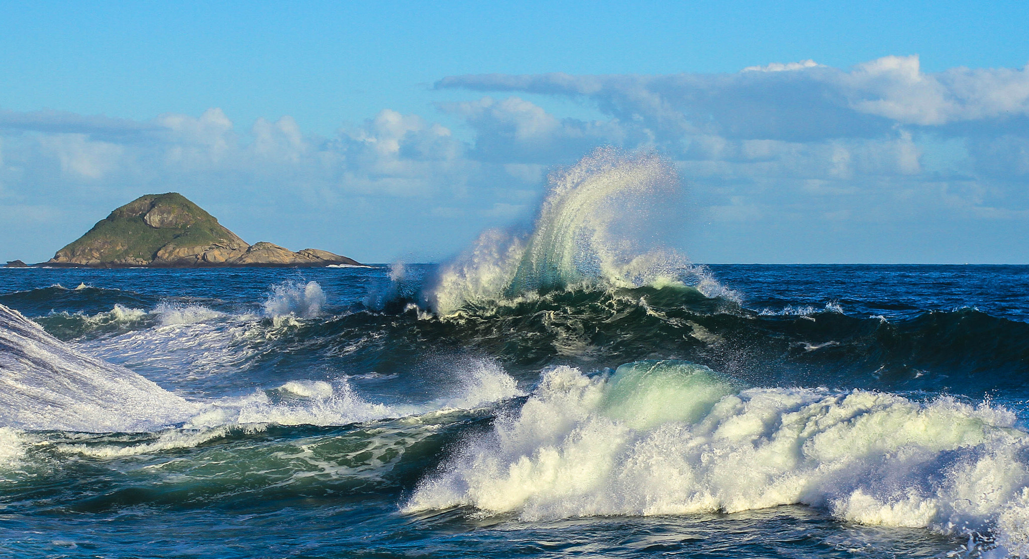 ZEISS Planar T* 50mm F1.4 sample photo. Wave photography