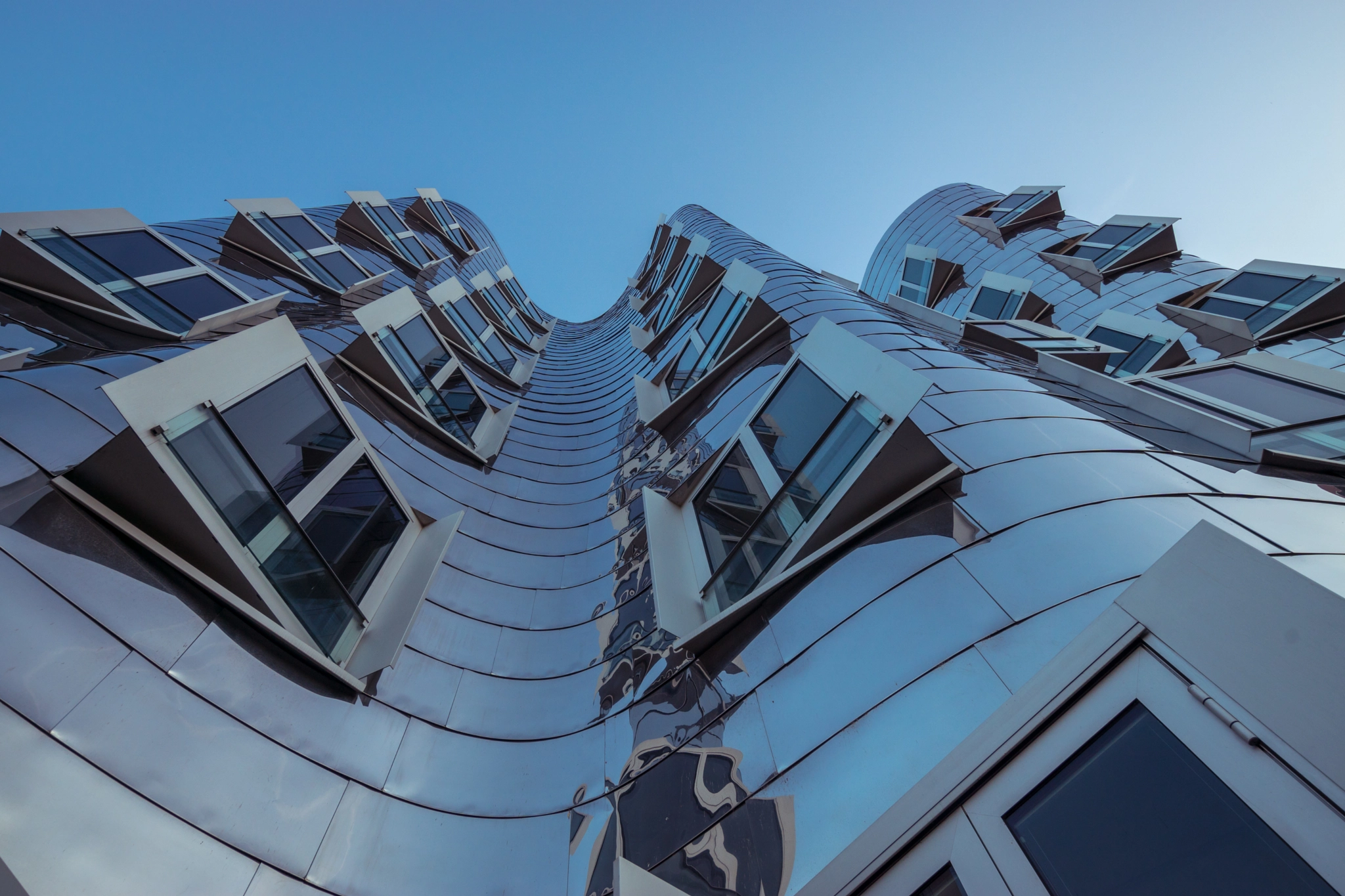 Sony ILCA-77M2 + Sigma 10-20mm F3.5 EX DC HSM sample photo. Gehry architecture photography