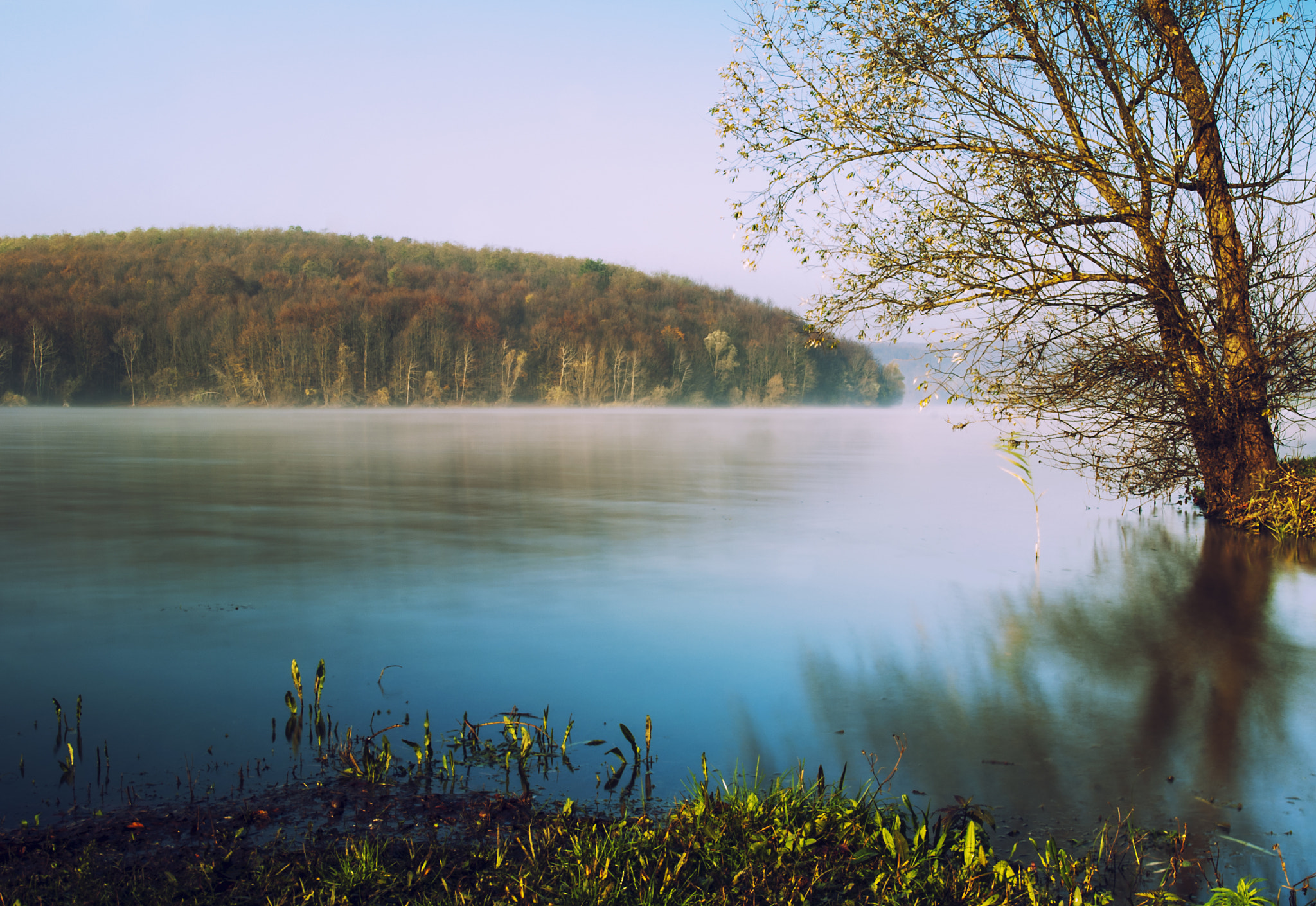 Sigma 17-70mm F2.8-4.5 DC Macro Asp. IF sample photo. Early morninig on the lake photography