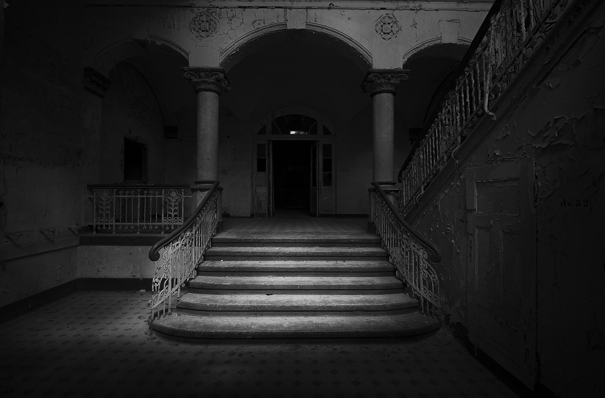 Canon EF-S 10-18mm F4.5–5.6 IS STM sample photo. Entrance photography