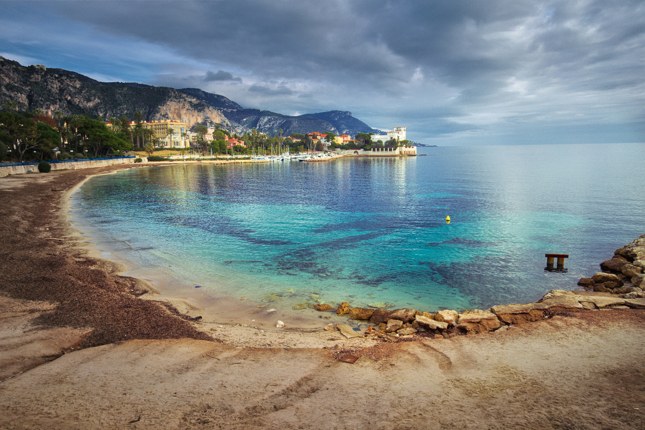 Sony a7R + Sony E 10-18mm F4 OSS sample photo. Beaulieu beach photography