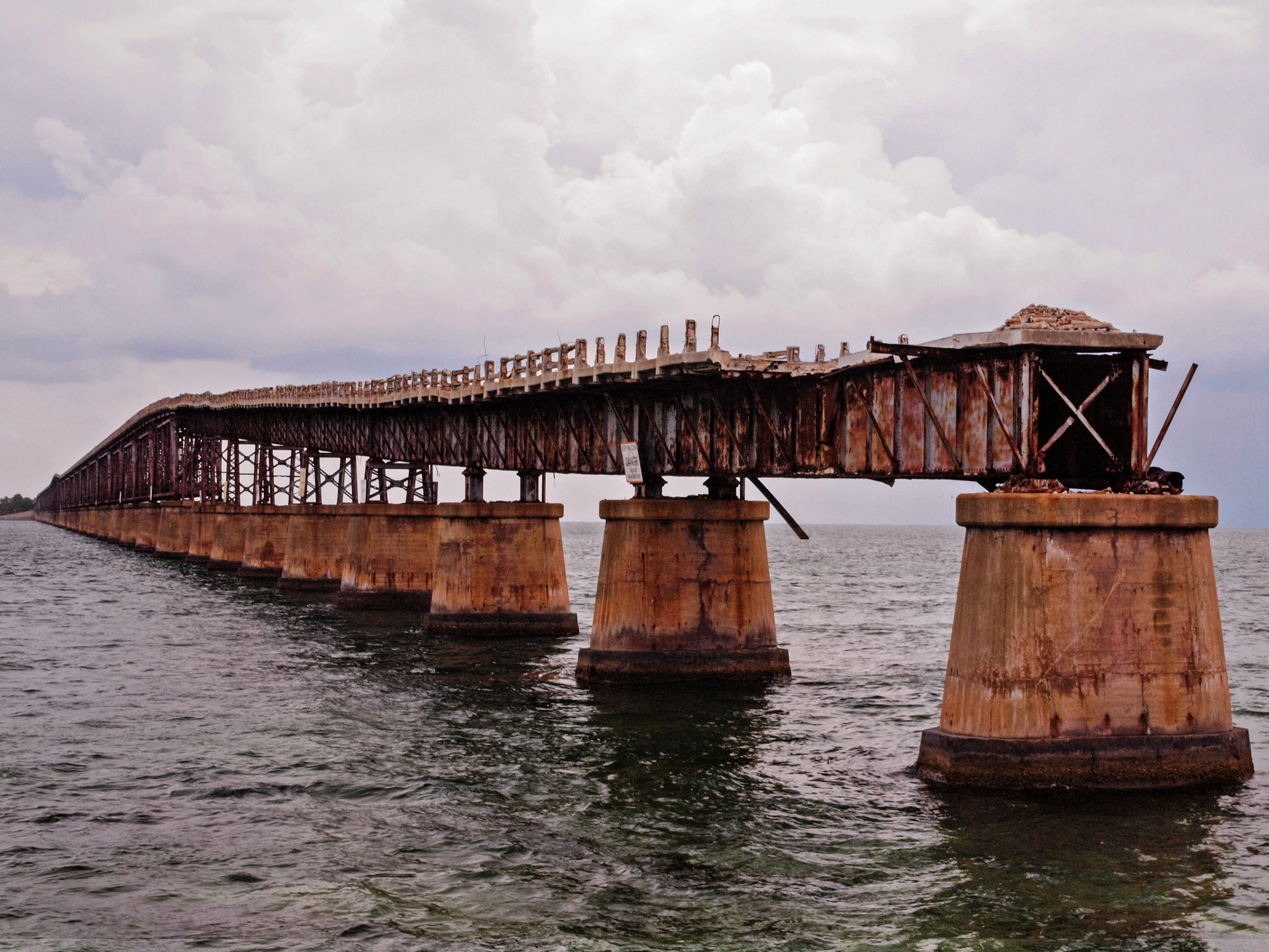 Olympus E-600 (EVOLT E-600) + OLYMPUS 14-42mm Lens sample photo. Crumbling in the florida keys photography