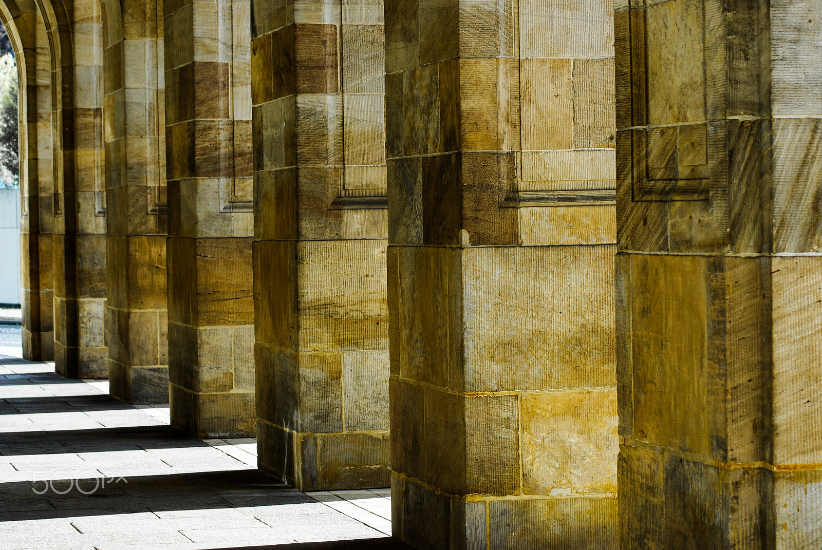 Pentax K10D sample photo. Sandstone arcade photography
