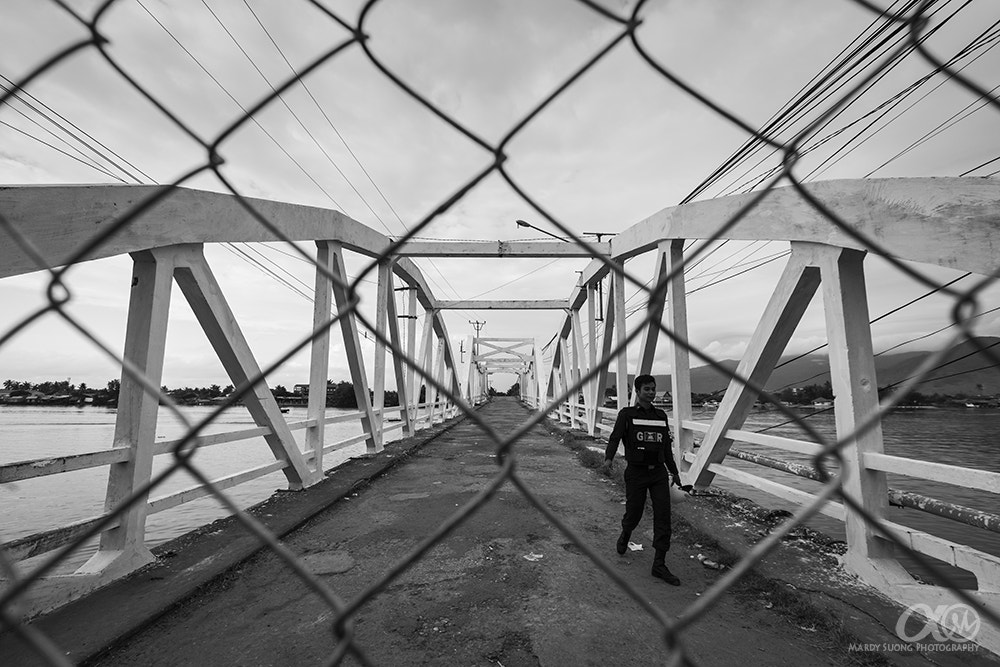 Sony Vario-Sonnar T* 16-35mm F2.8 ZA SSM II sample photo. A banned bridge ! (ខេត្តកំពត) photography