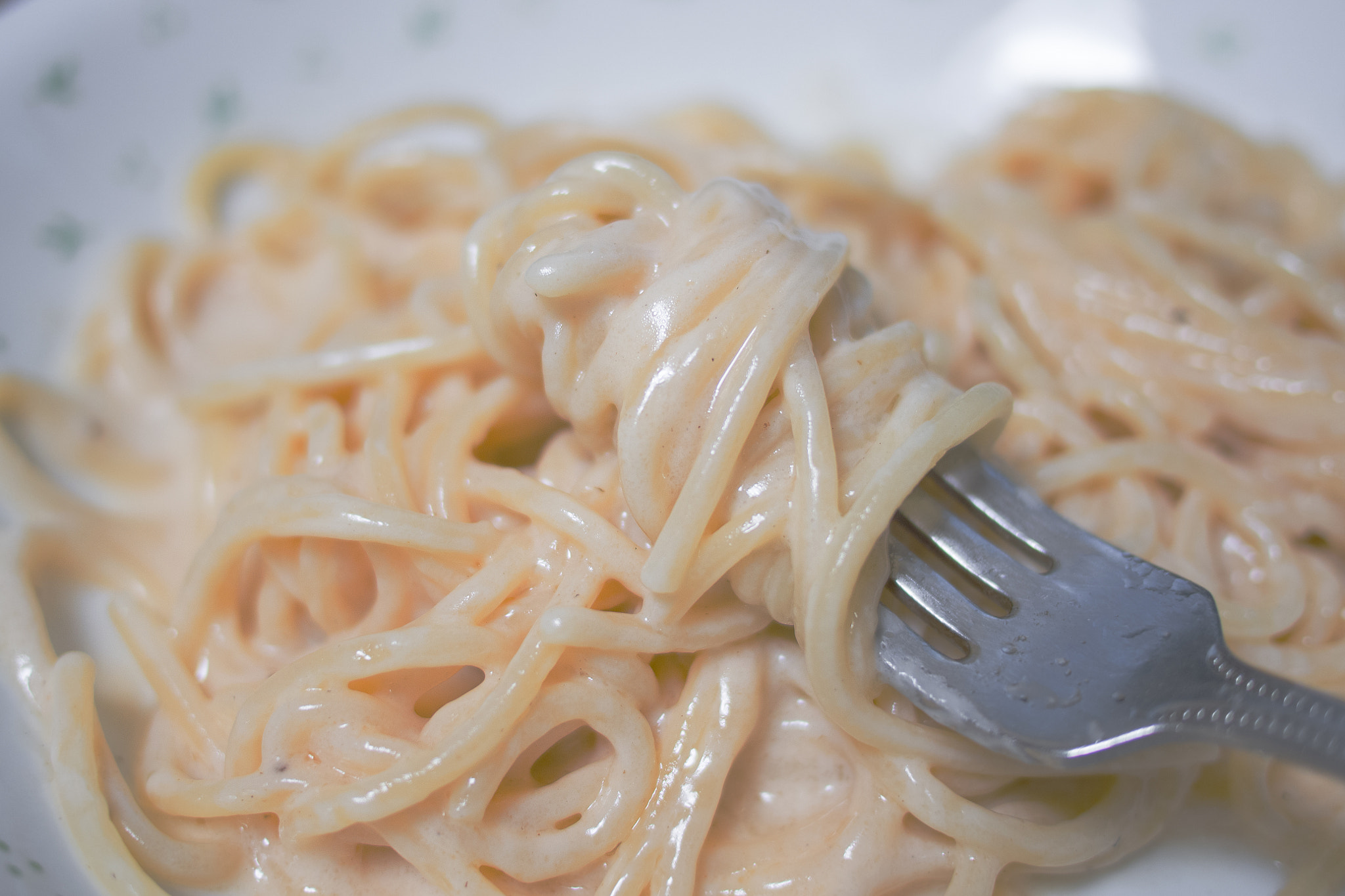 Olympus PEN E-P5 + LUMIX G 20/F1.7 II sample photo. Cream spaghetti photography