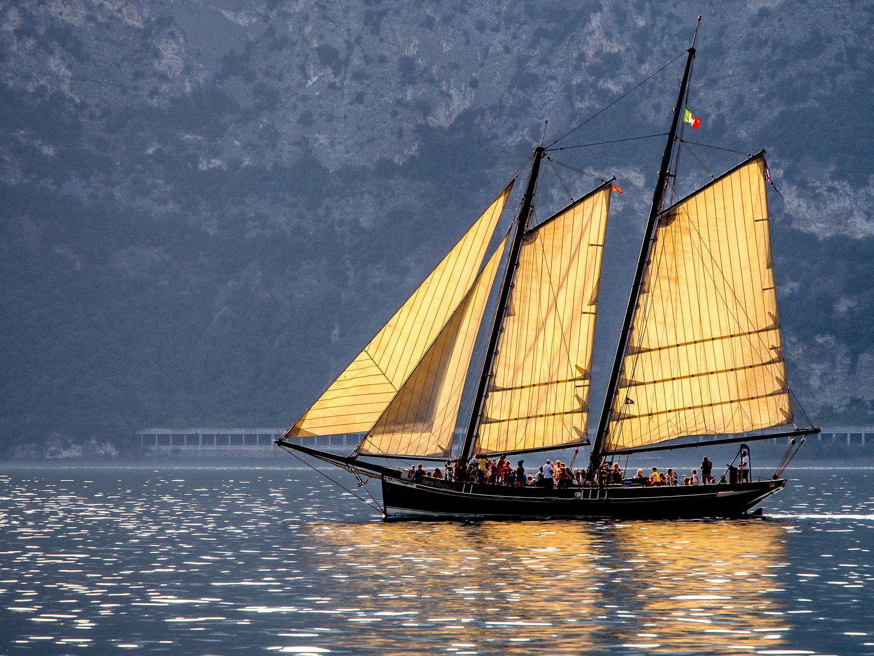 Olympus OM-D E-M5 sample photo. Sun in the sails ... photography