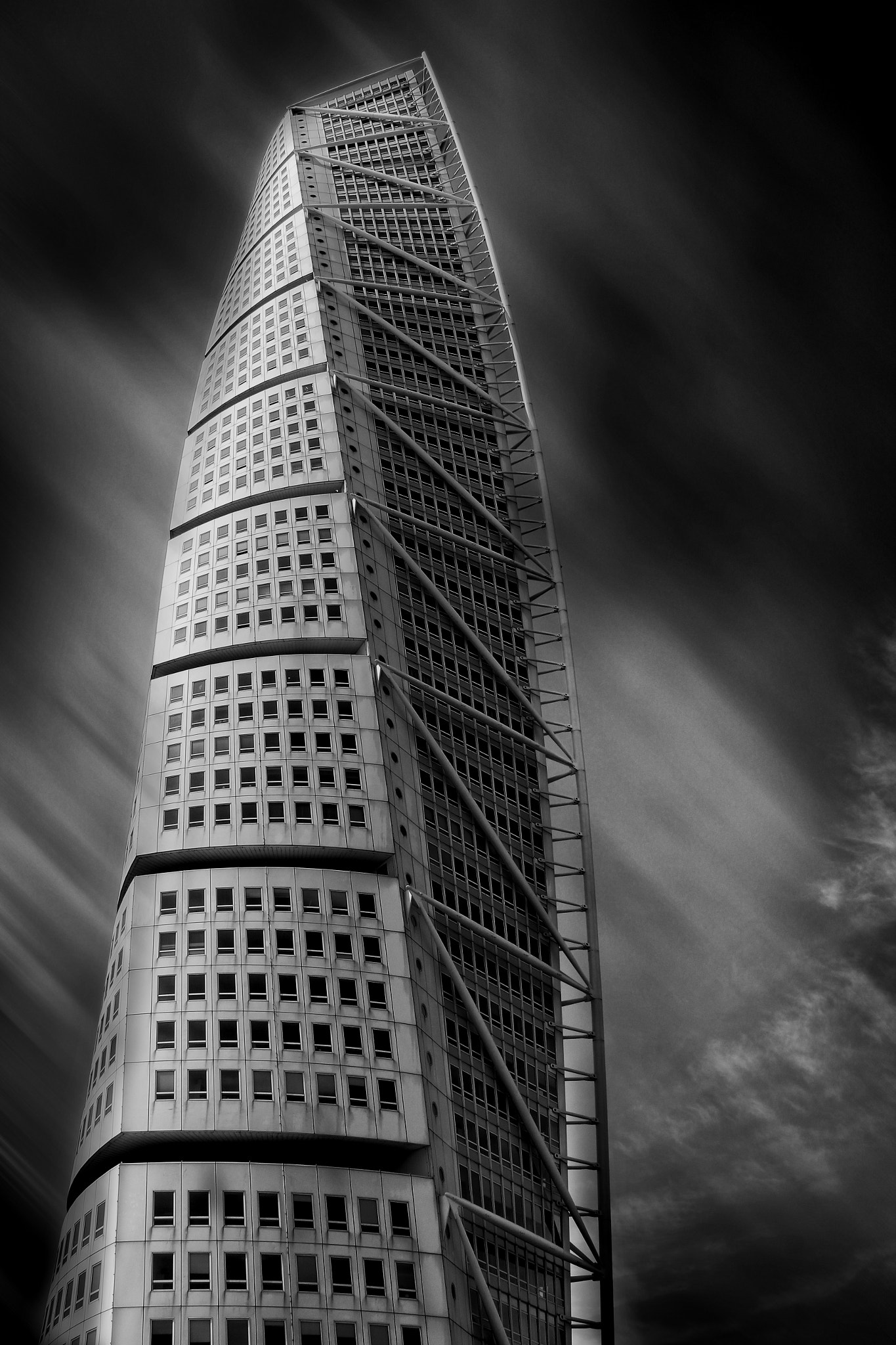Sigma 18-250mm F3.5-6.3 DC OS HSM sample photo. Turning torso photography
