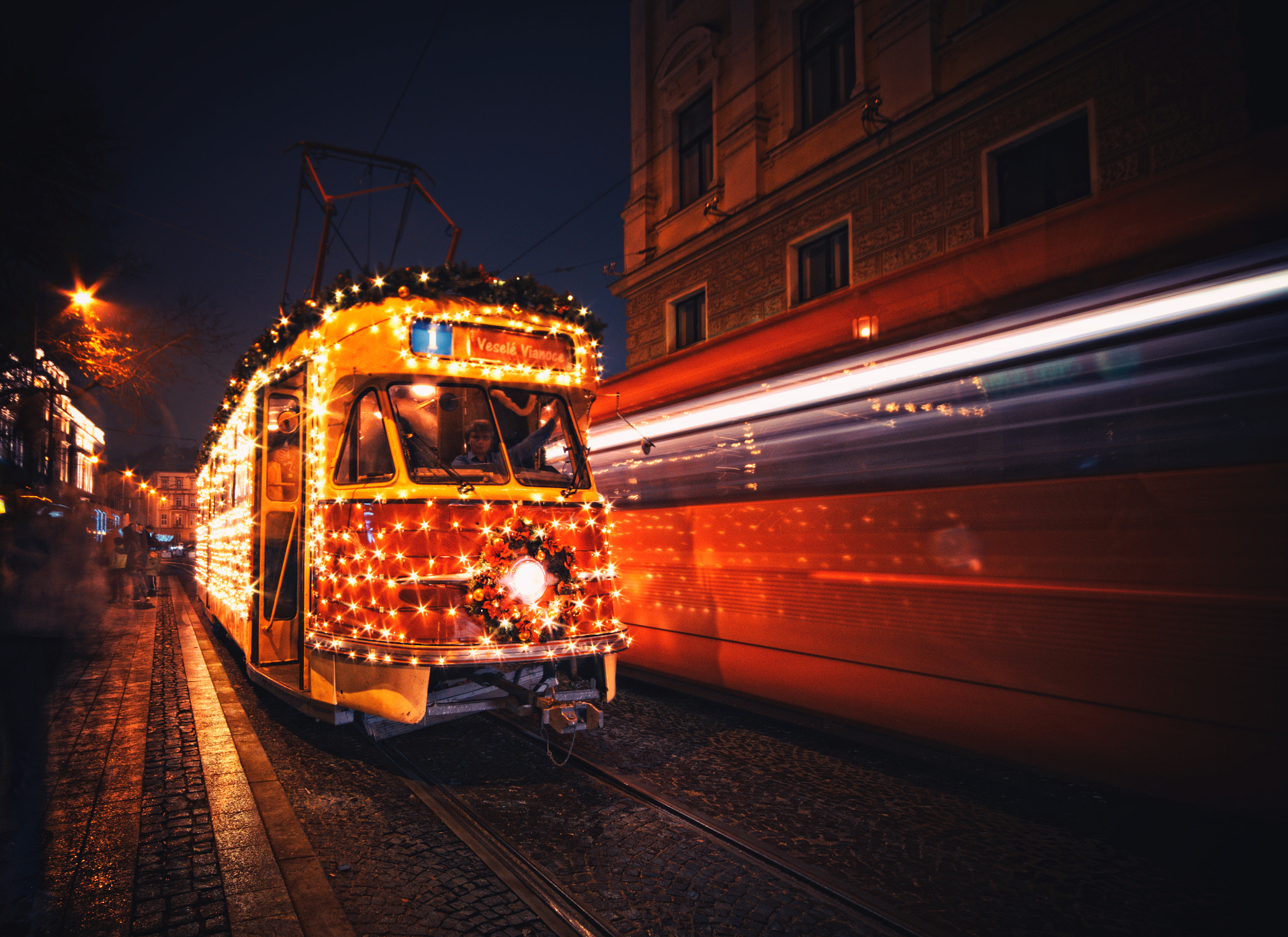 Sigma AF 10-20mm F4-5.6 EX DC sample photo. Christmas tram photography
