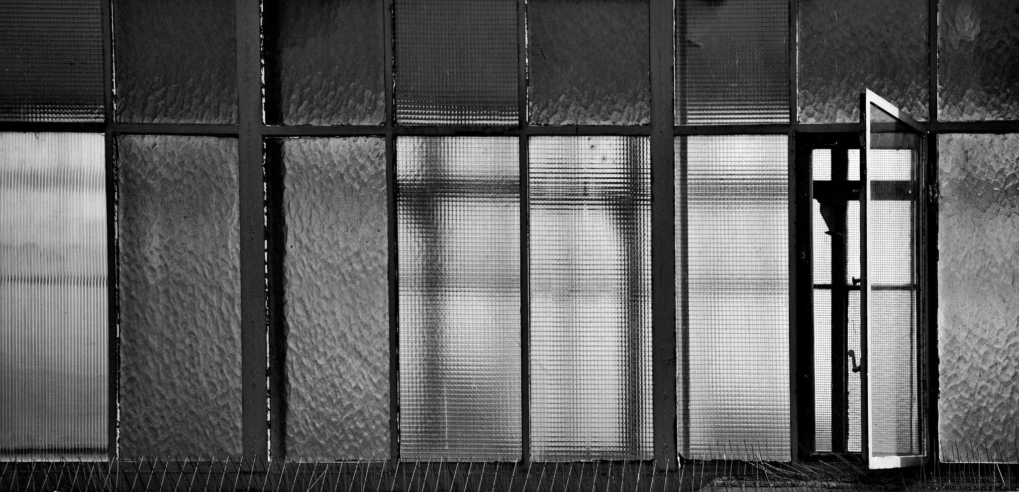 Canon EF-S 18-135mm F3.5-5.6 IS STM sample photo. Fenster v photography