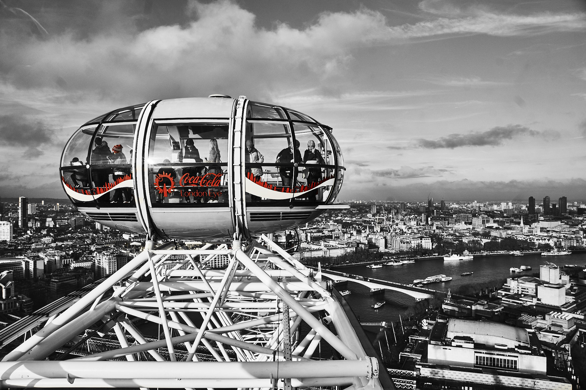 Sony Alpha DSLR-A580 sample photo. London eye b&w photography