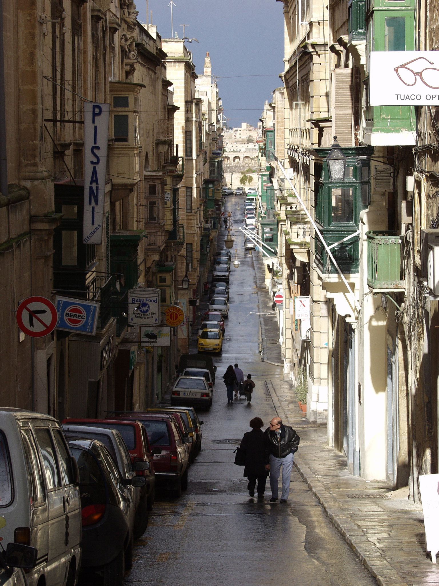 Olympus E-10 sample photo. Valletta, malta photography