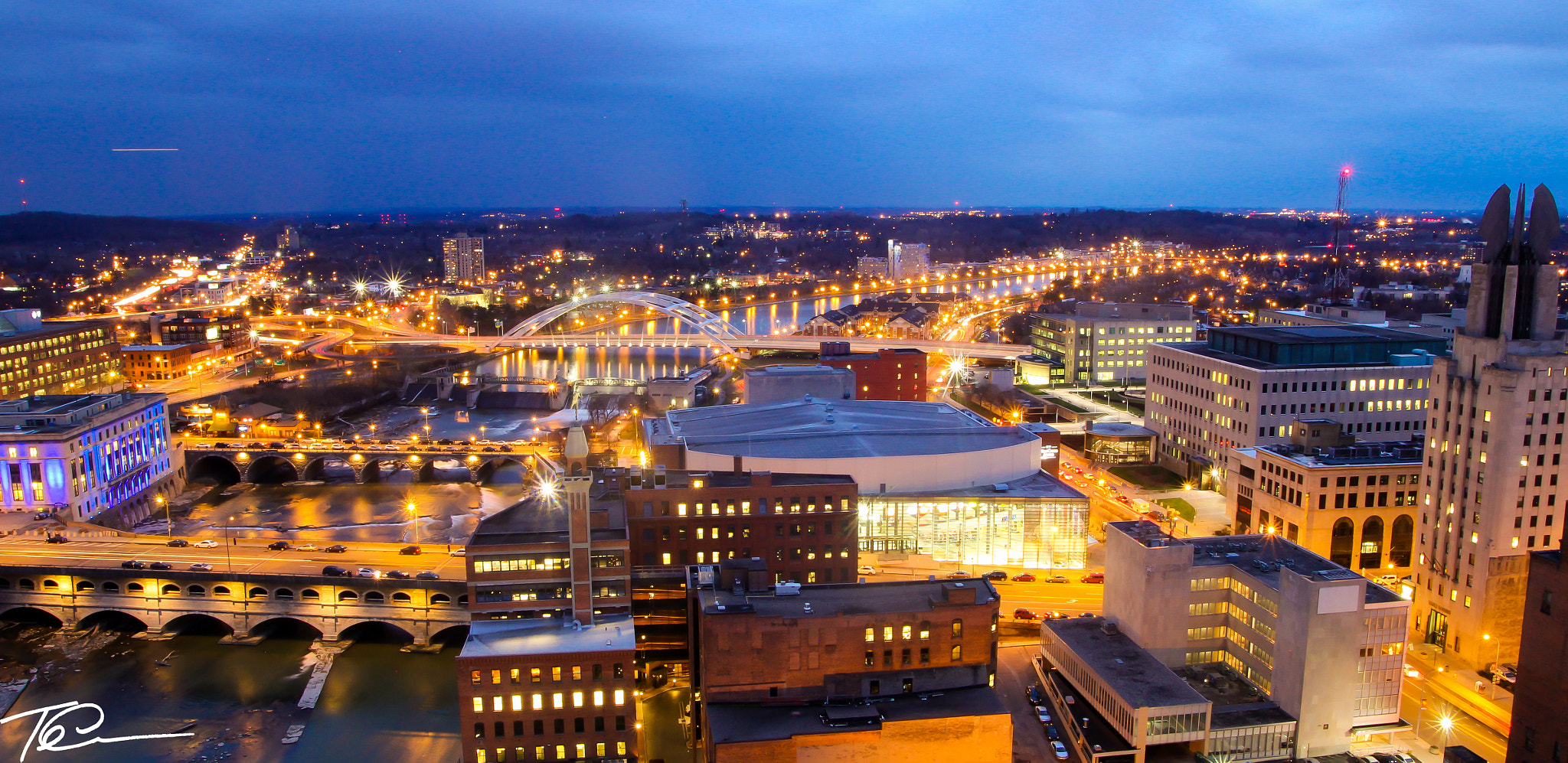 Tamron SP AF 17-50mm F2.8 XR Di II LD Aspherical (IF) sample photo. Rochester new york skyline photography