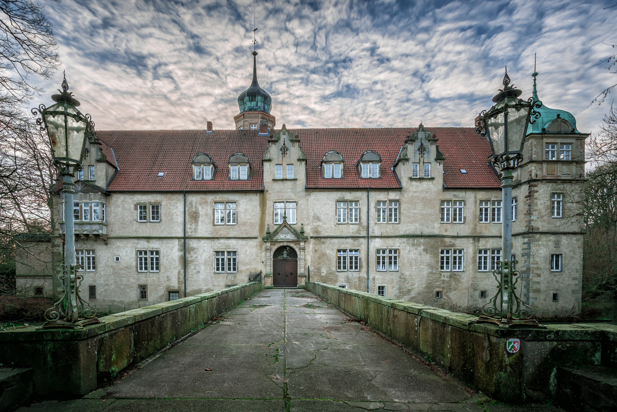 Sony ILCA-77M2 + Sigma 10-20mm F3.5 EX DC HSM sample photo. Old water castle ulenburg photography