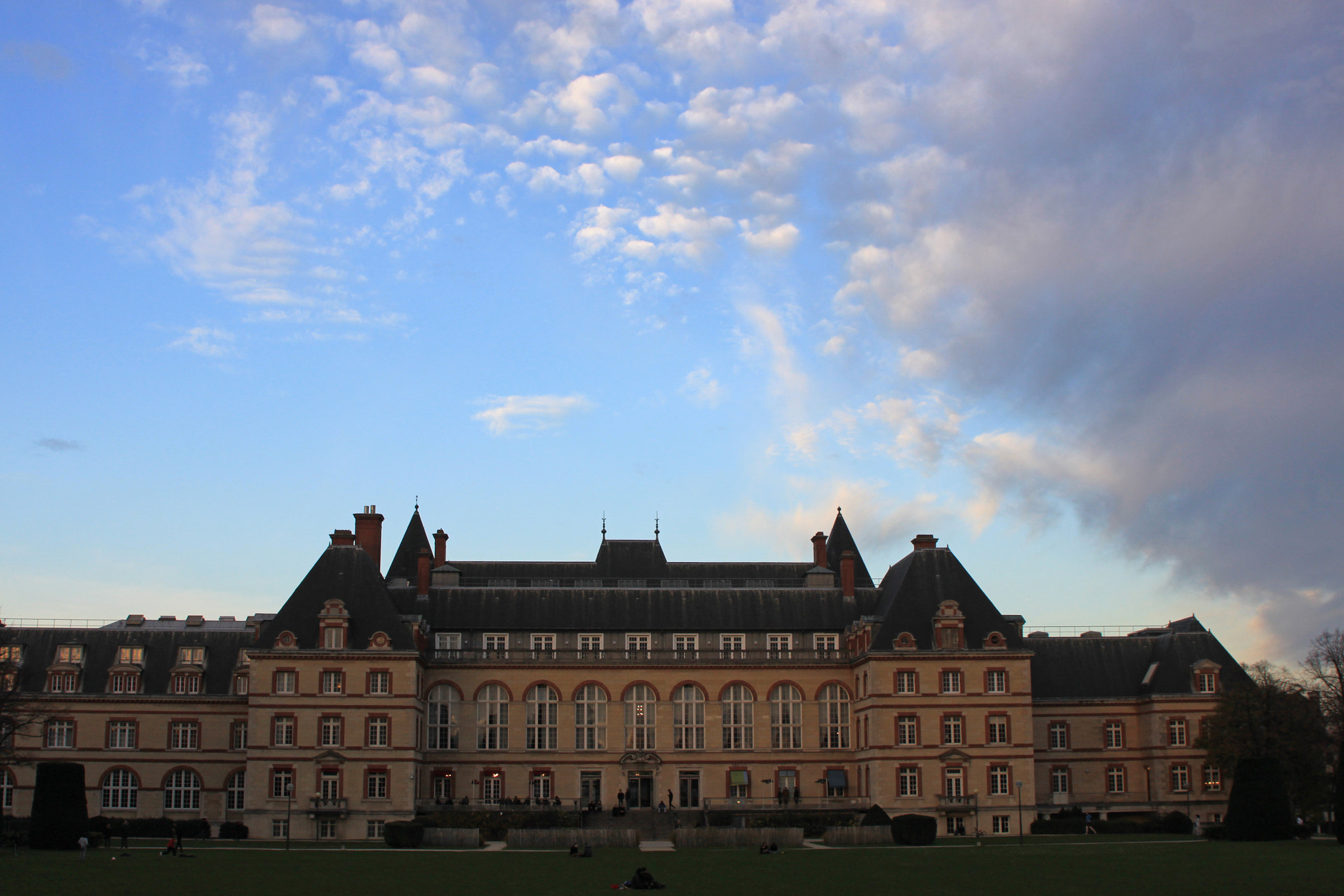 Canon EF 28-105mm f/3.5-4.5 USM sample photo. Maison internationale photography