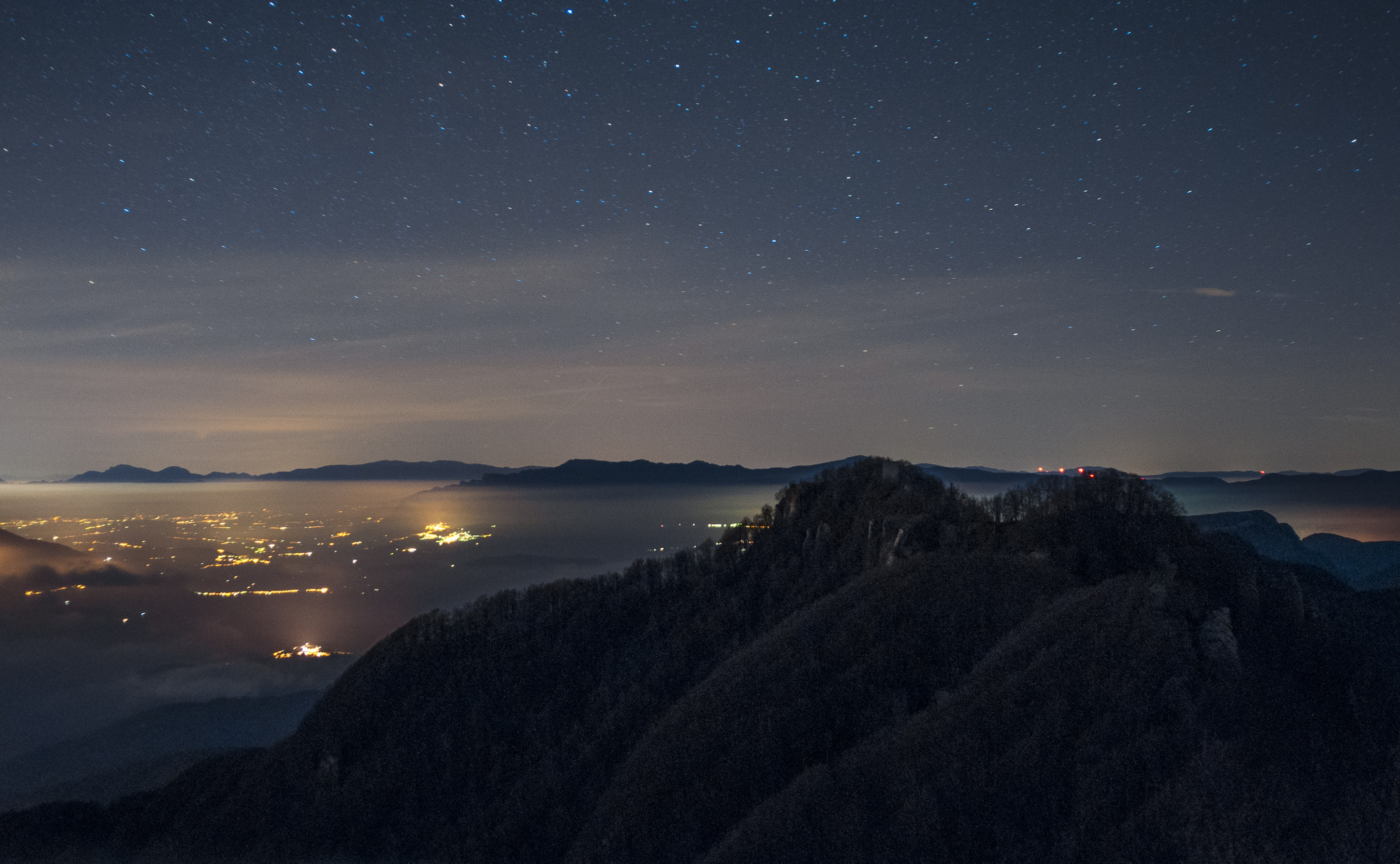 Nikon D90 + AF Nikkor 28mm f/2.8 sample photo. Mountain skyline photography