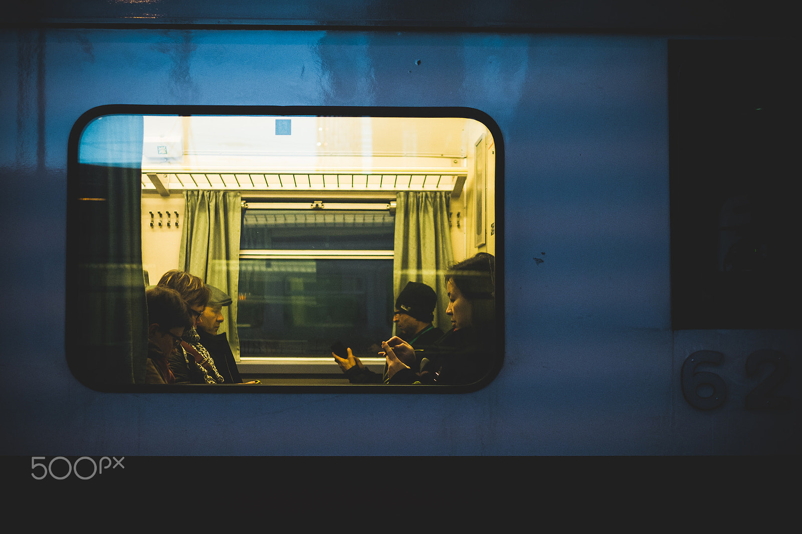 Panasonic Lumix DMC-G6 + Panasonic Leica DG Summilux 25mm F1.4 II ASPH sample photo. The commuters photography