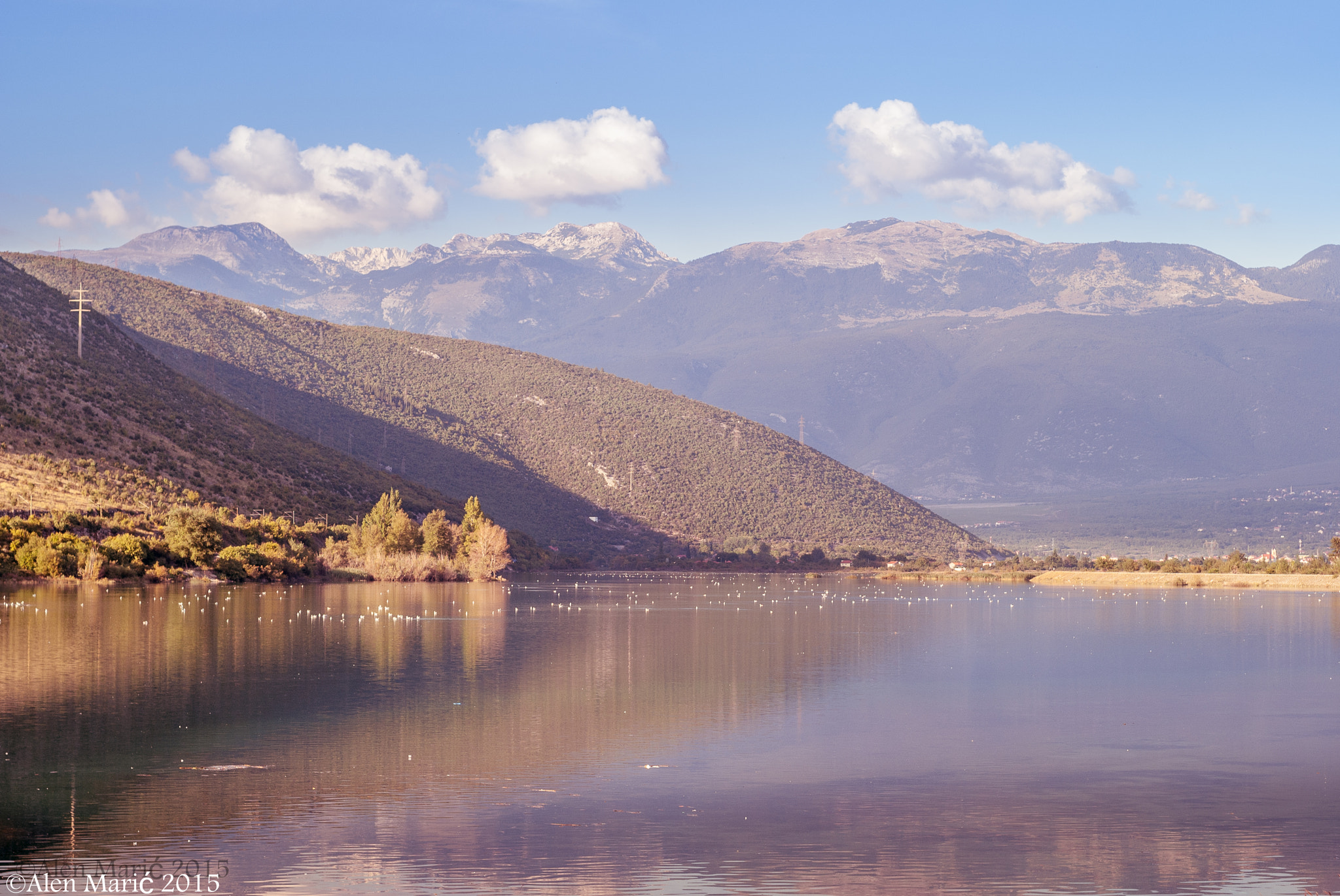 Sony Alpha DSLR-A200 + Minolta AF 50mm F1.7 sample photo. Lake photography
