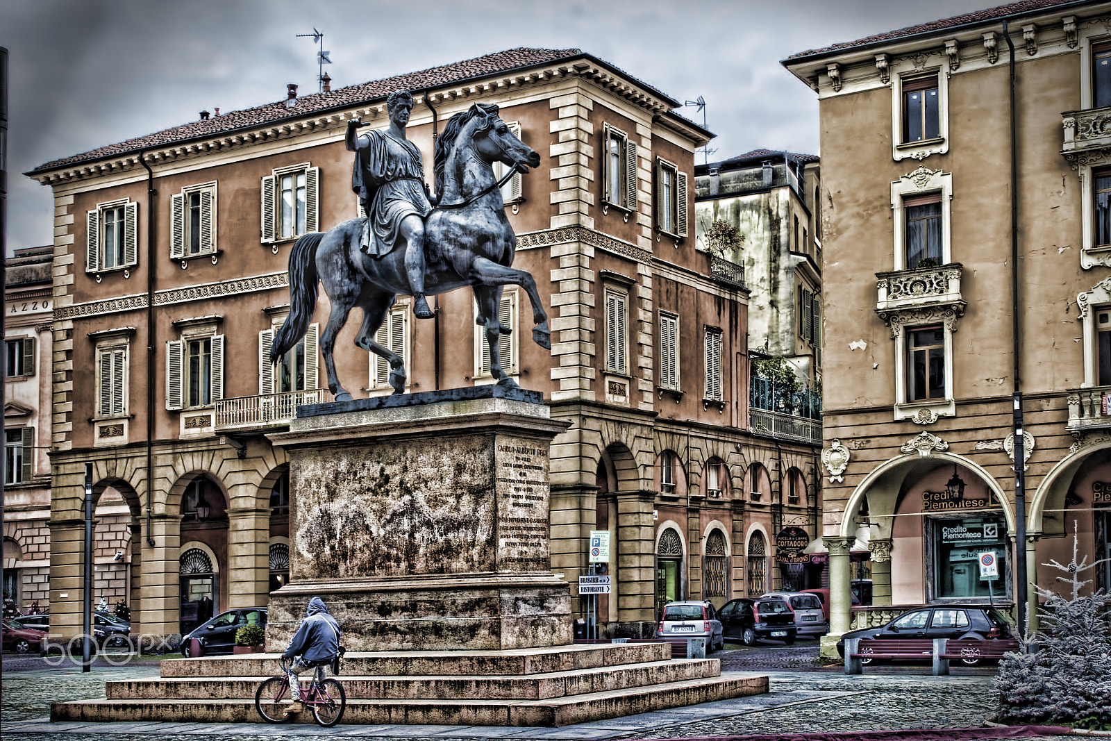 EF28-70mm f/2.8L USM sample photo. Piazza mazzini casale monferrato (piazza cavallo) photography
