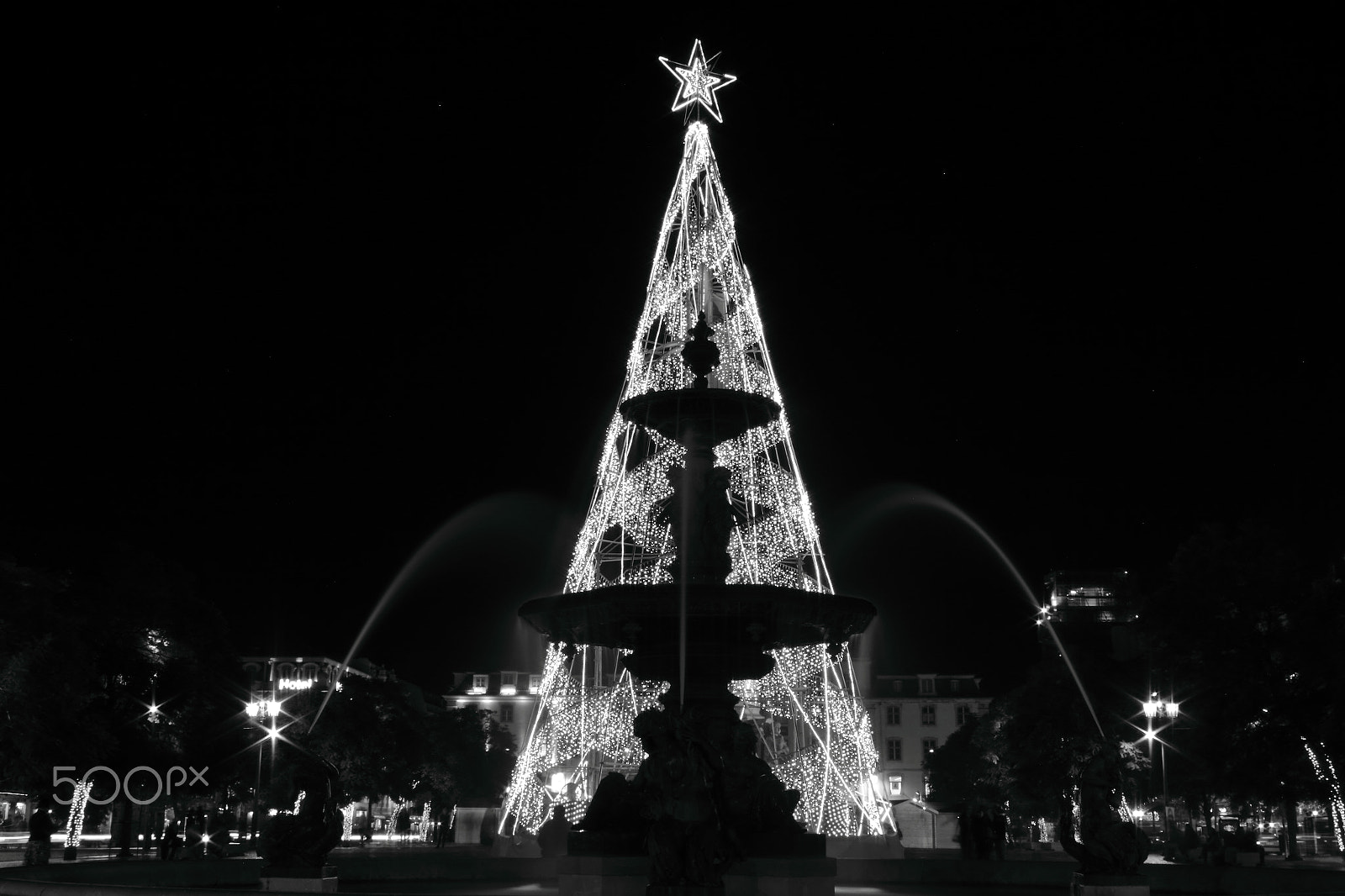 Canon EF-S 18-135mm F3.5-5.6 IS sample photo. Rossio square and christmas tree photography